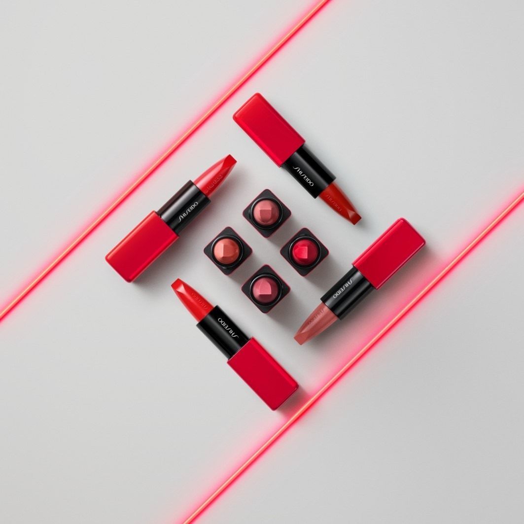 „Shiseido Technosatin“ geliniai lūpų dažai – 4 g