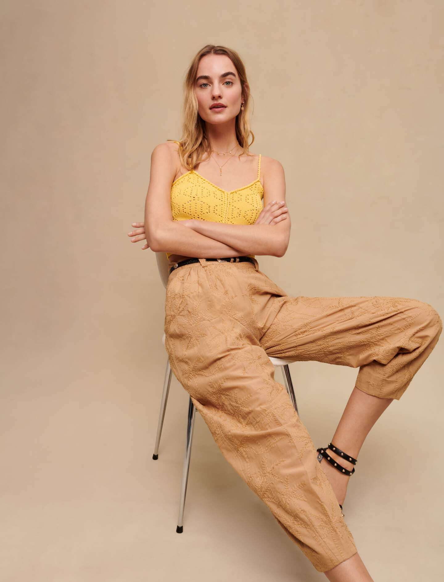 Pantaloni bej-morcov