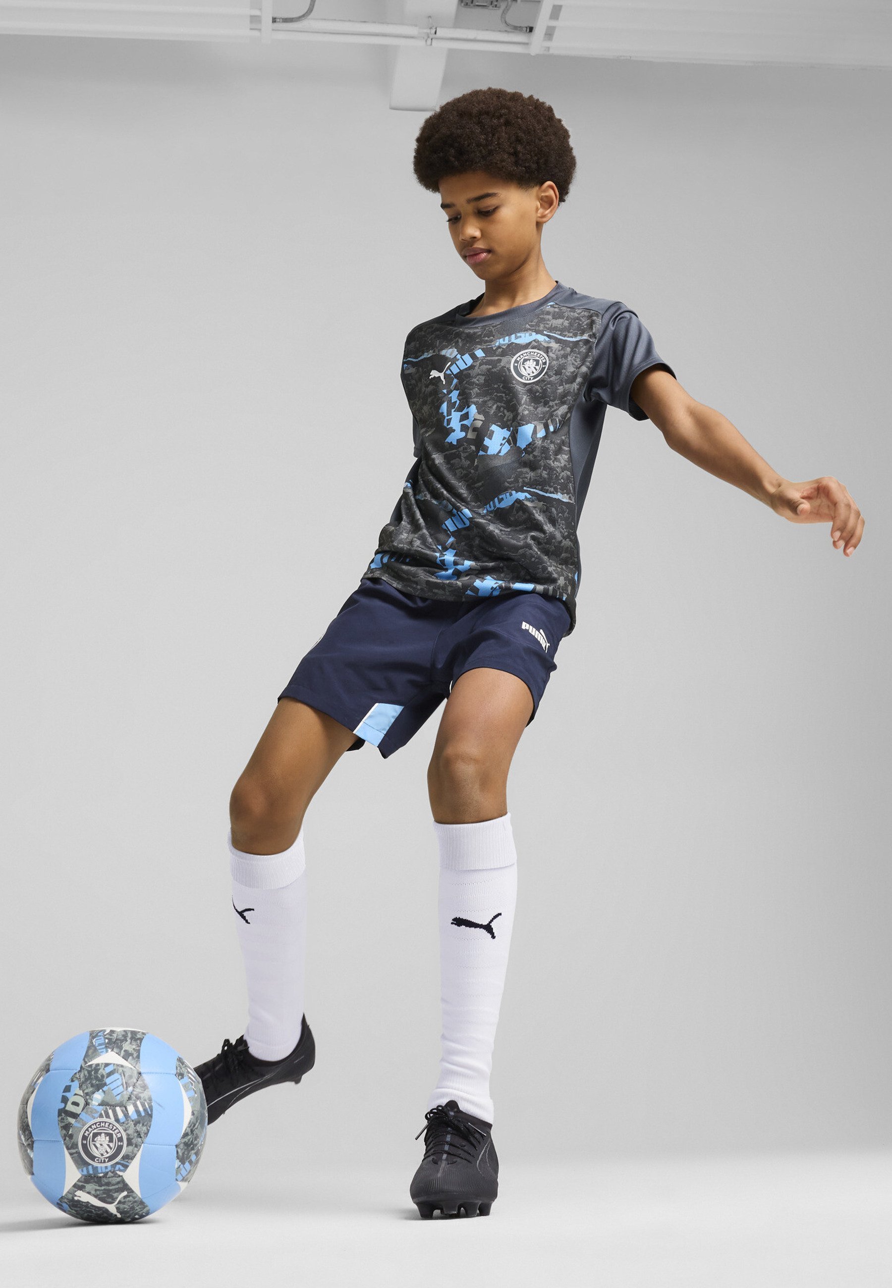 Puma MANCHESTER CITY PRE-MATCH JEUGD - T-shirt met print - donkergrijs-lichtgrijs