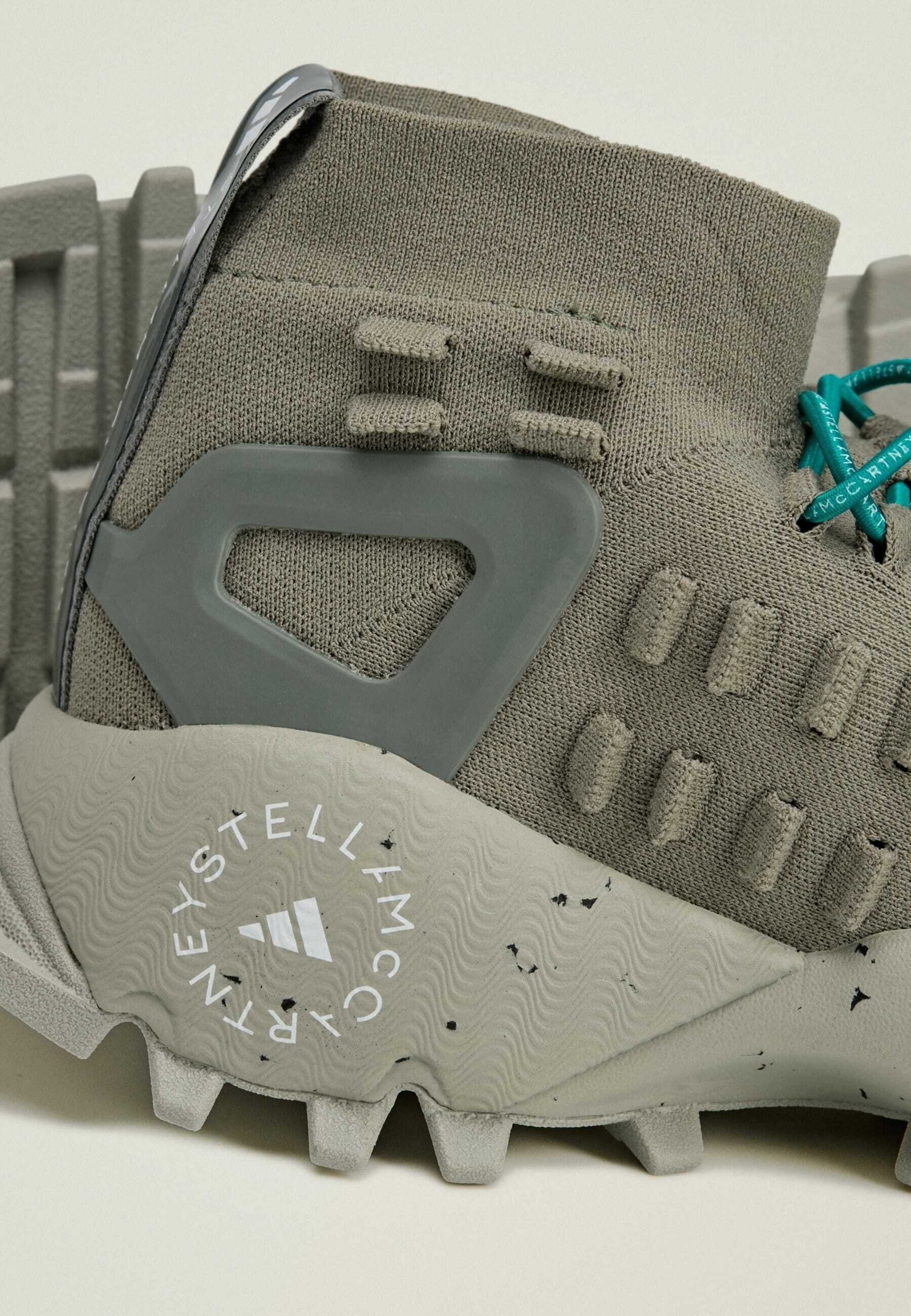 adidas by Stella McCartney SEEUALTER - Chaussures de randonnée - vert saule/gris/pierre/vert