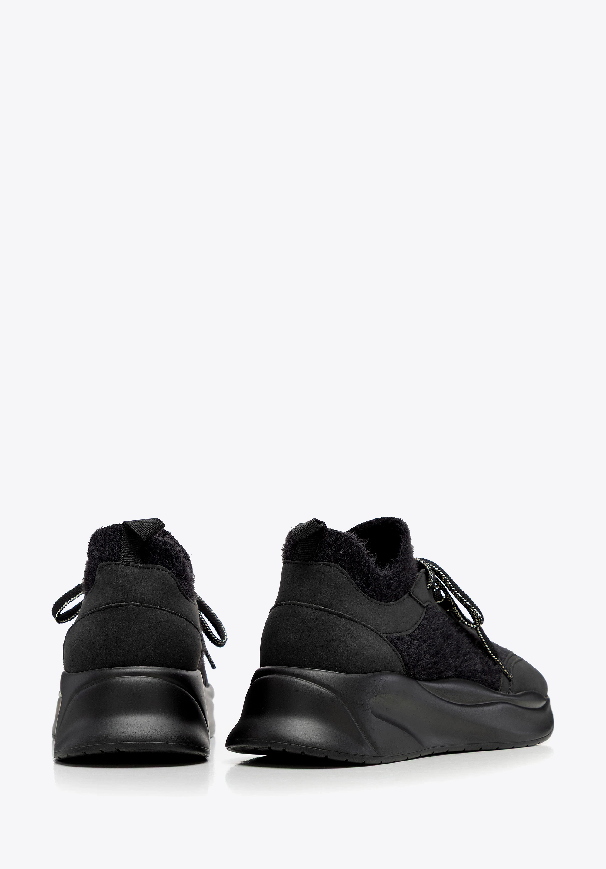 Damskie sneakersy z ekoskóry i sztucznego futerka czarne