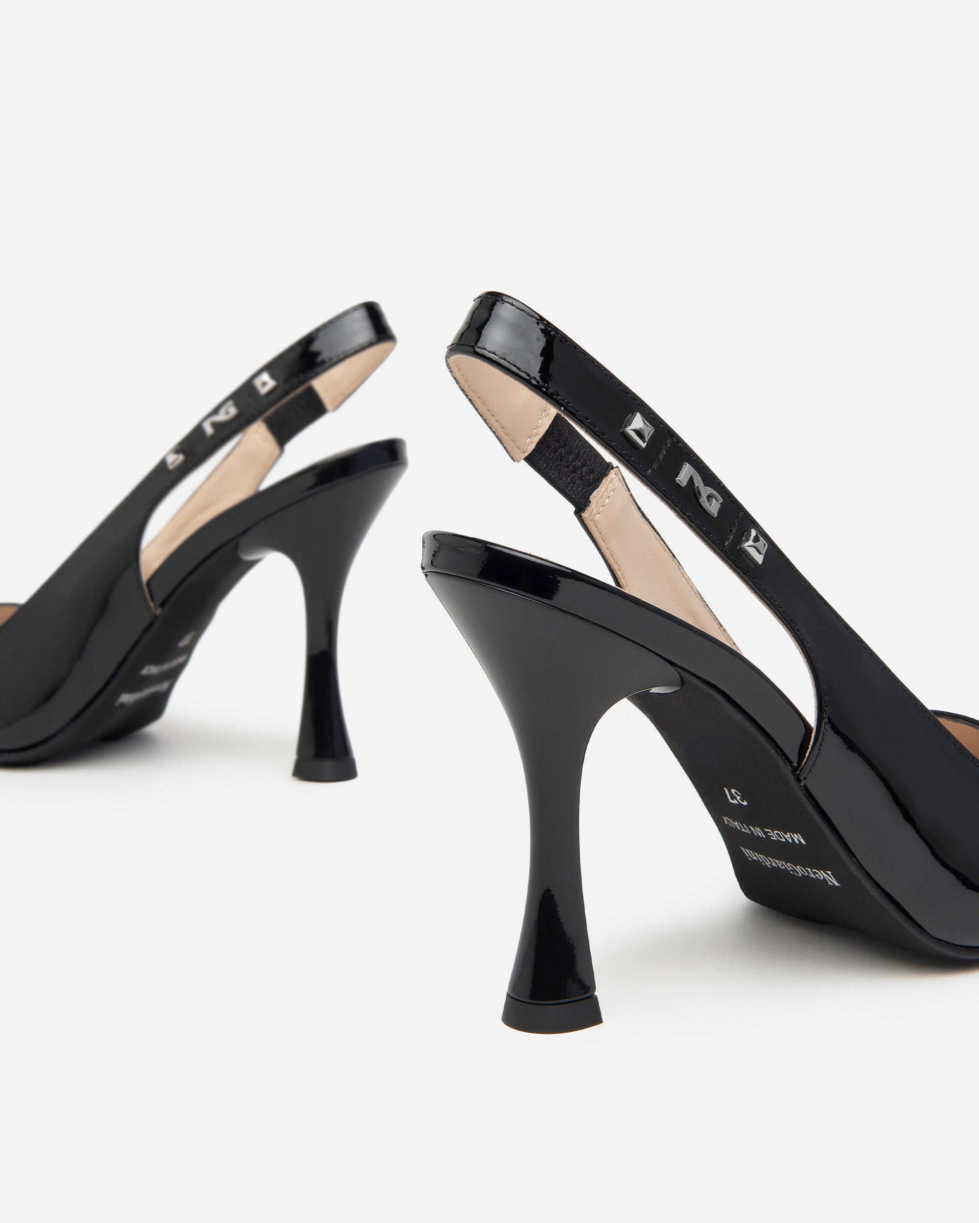  Damen-Pumps aus Lackleder