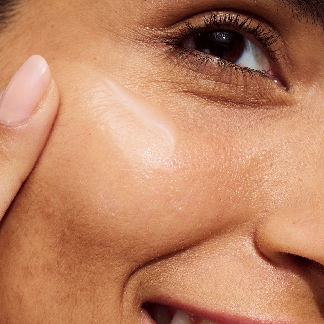 Clinique Vitamin C Serum Even Better™ – Klinično učinkovit serum proti temnim madežem – 30 ml