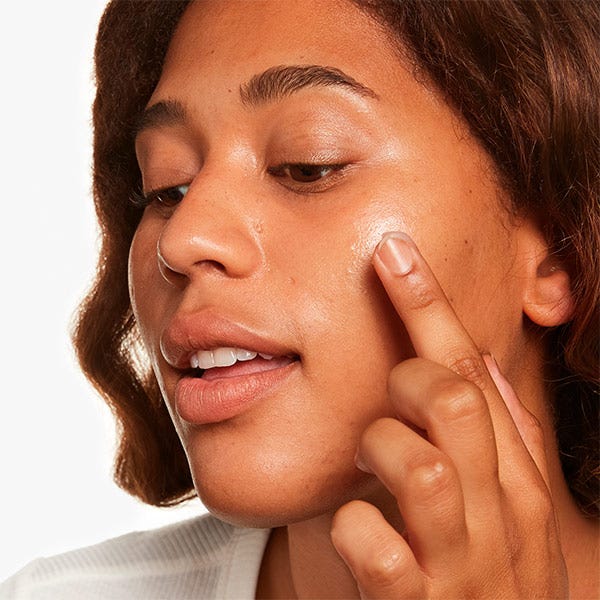 Хидратант Moisture Surge 100H са аутоматским обнављањем
