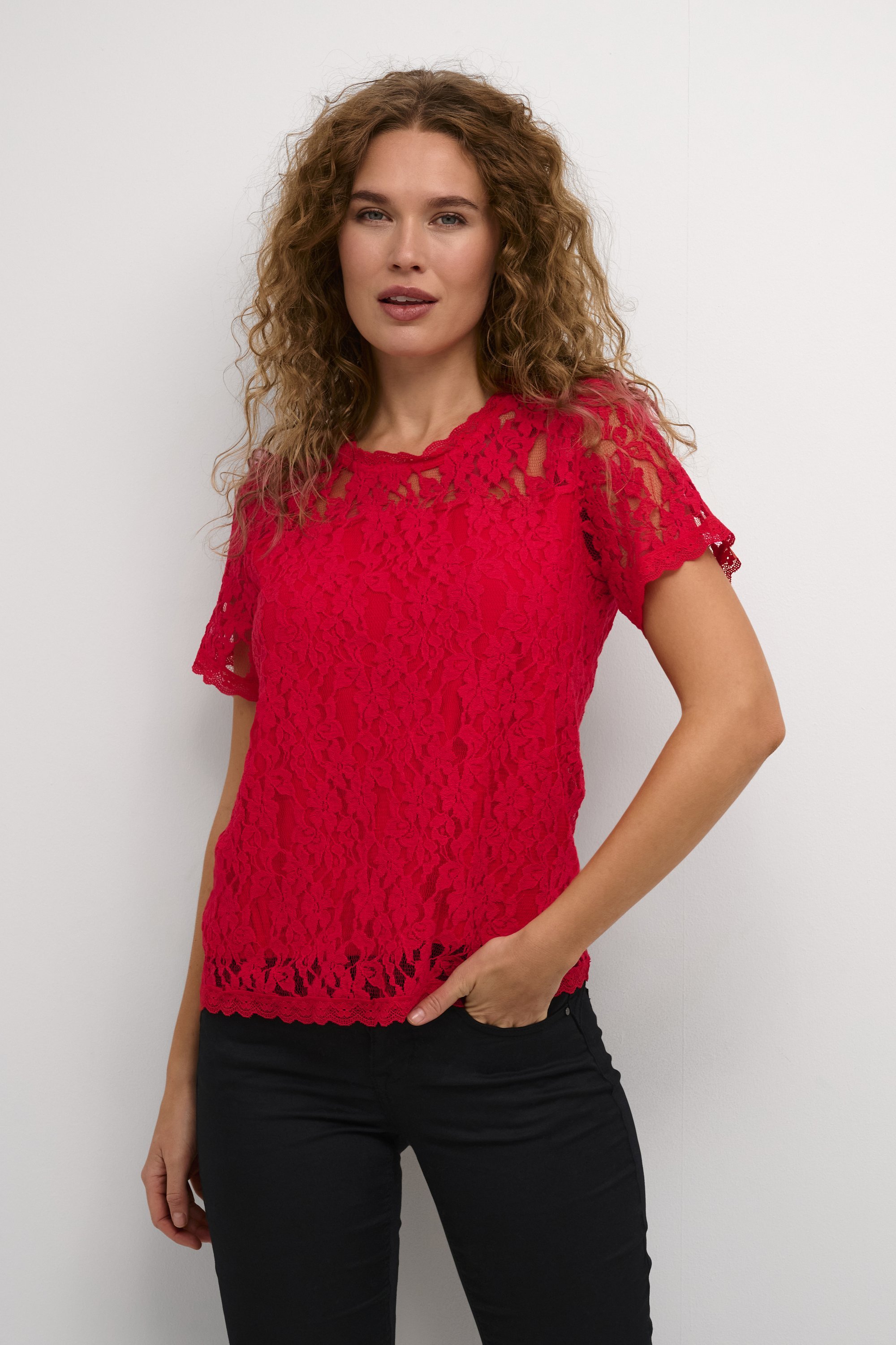 Cremefarbene Bluse - hohes Risiko Rot