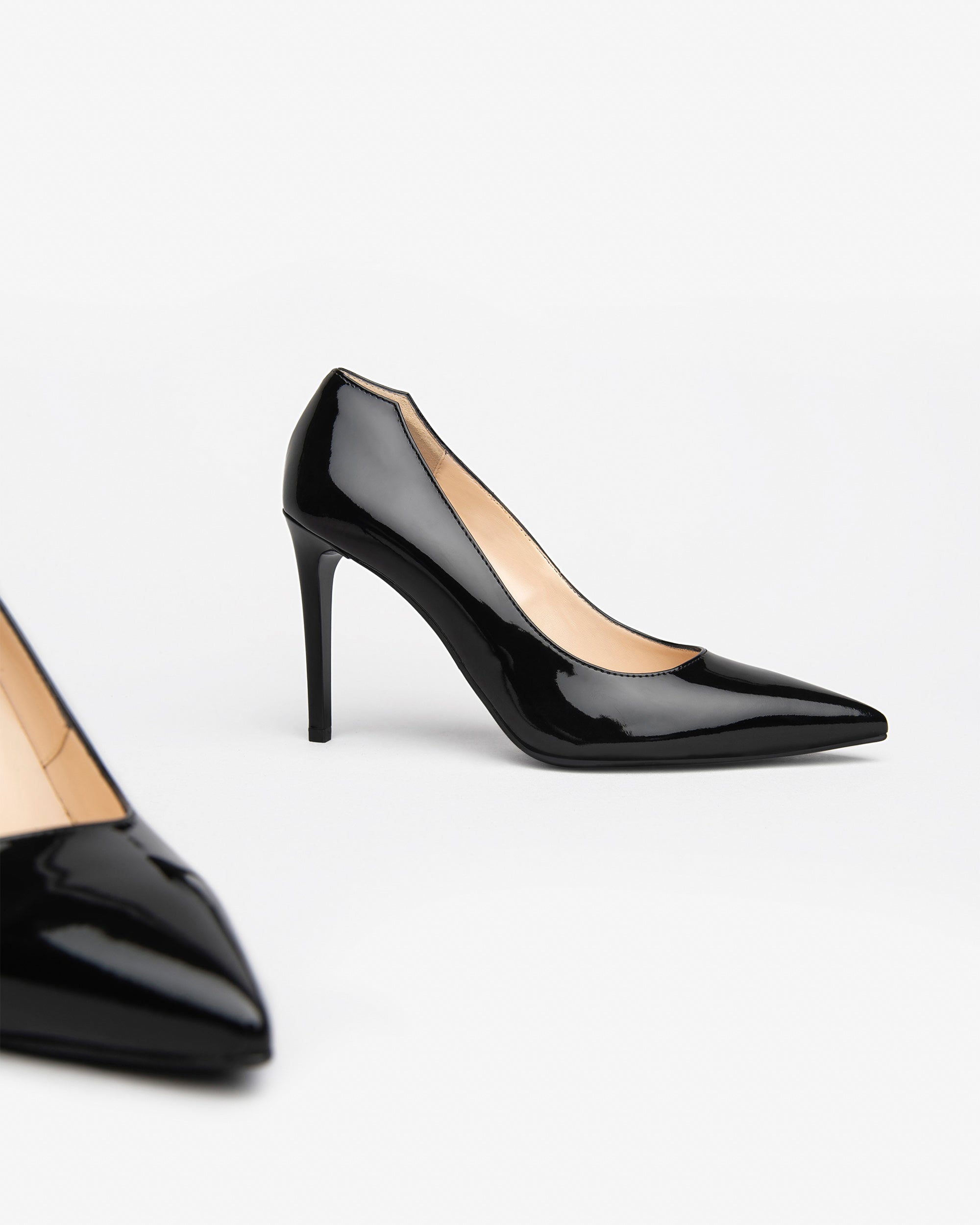  Damen-Pumps aus Lackleder