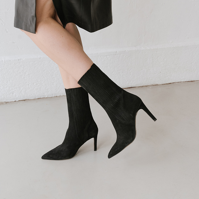 Boots à talons hauts et bouts pointus  en croute noir