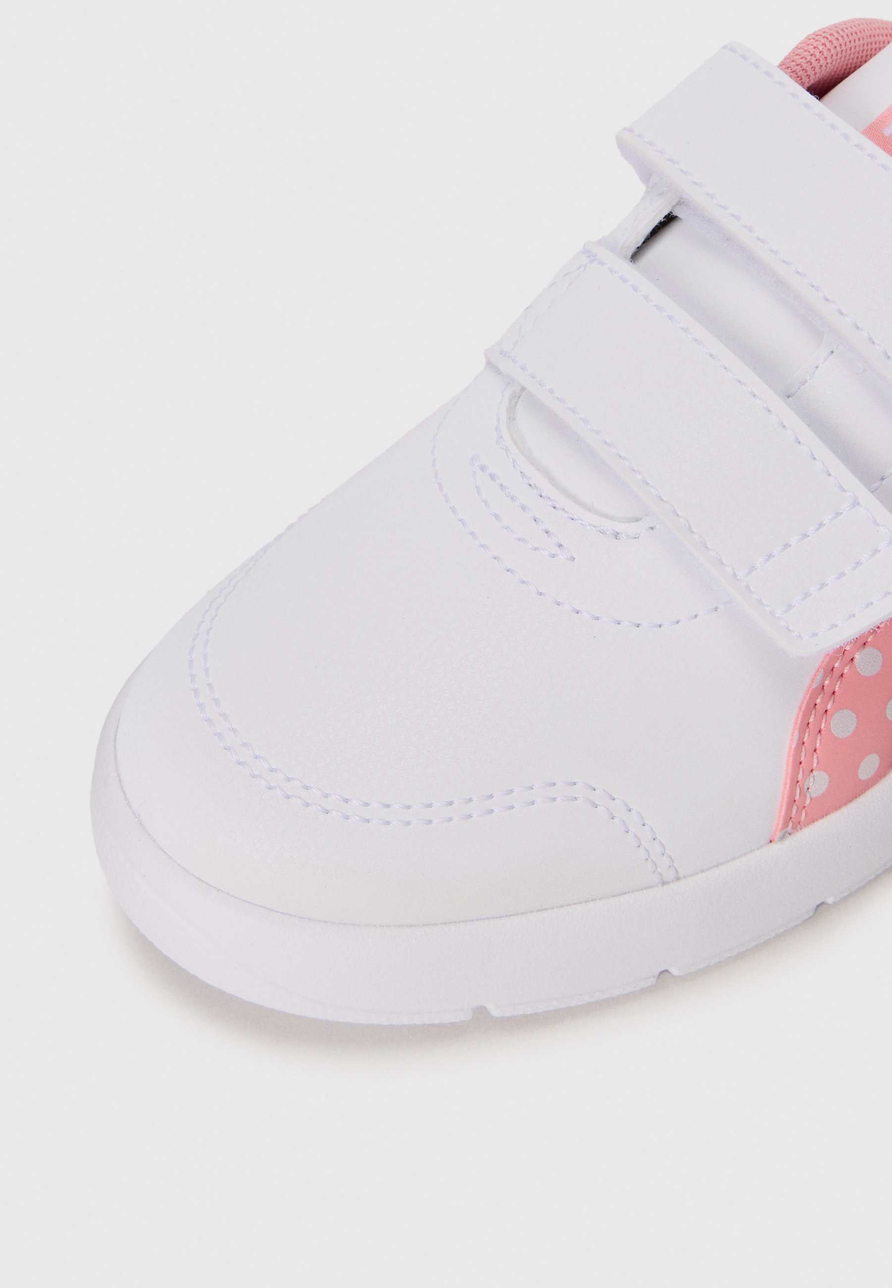 Puma COURTFLEX V3 DOTTY UNISEX - Løpesko for terrengløping - white/pinkscape/silver/coloured mist