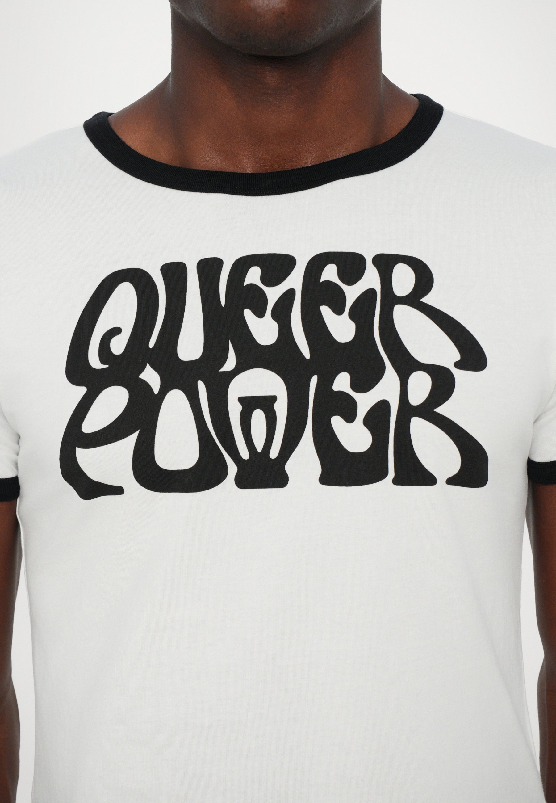 Ludovic de Saint Sernin QUEER POWER UNISEX - T-shirt met print - wit