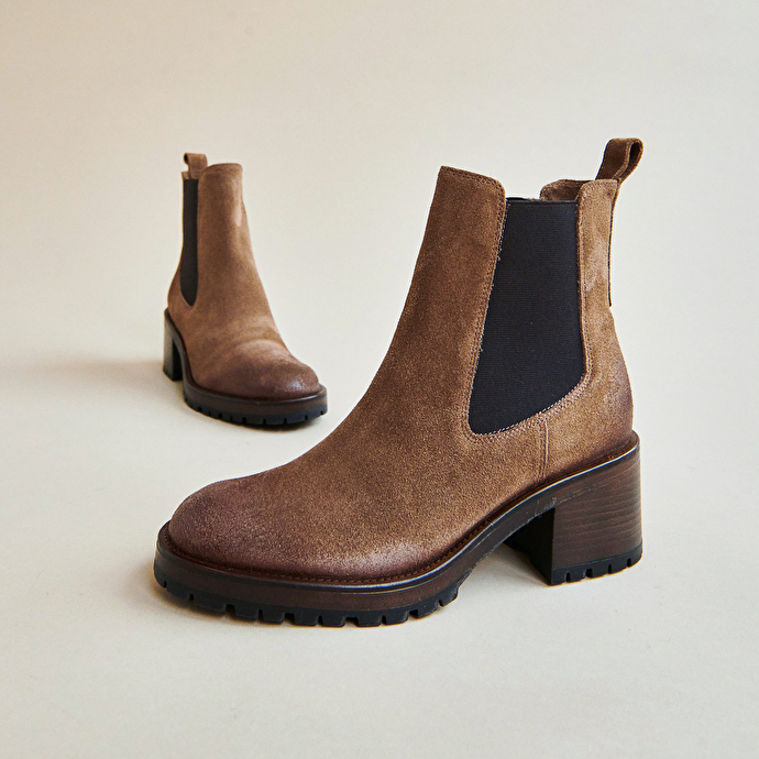 Bottines à semelles crantées  en croute taupe