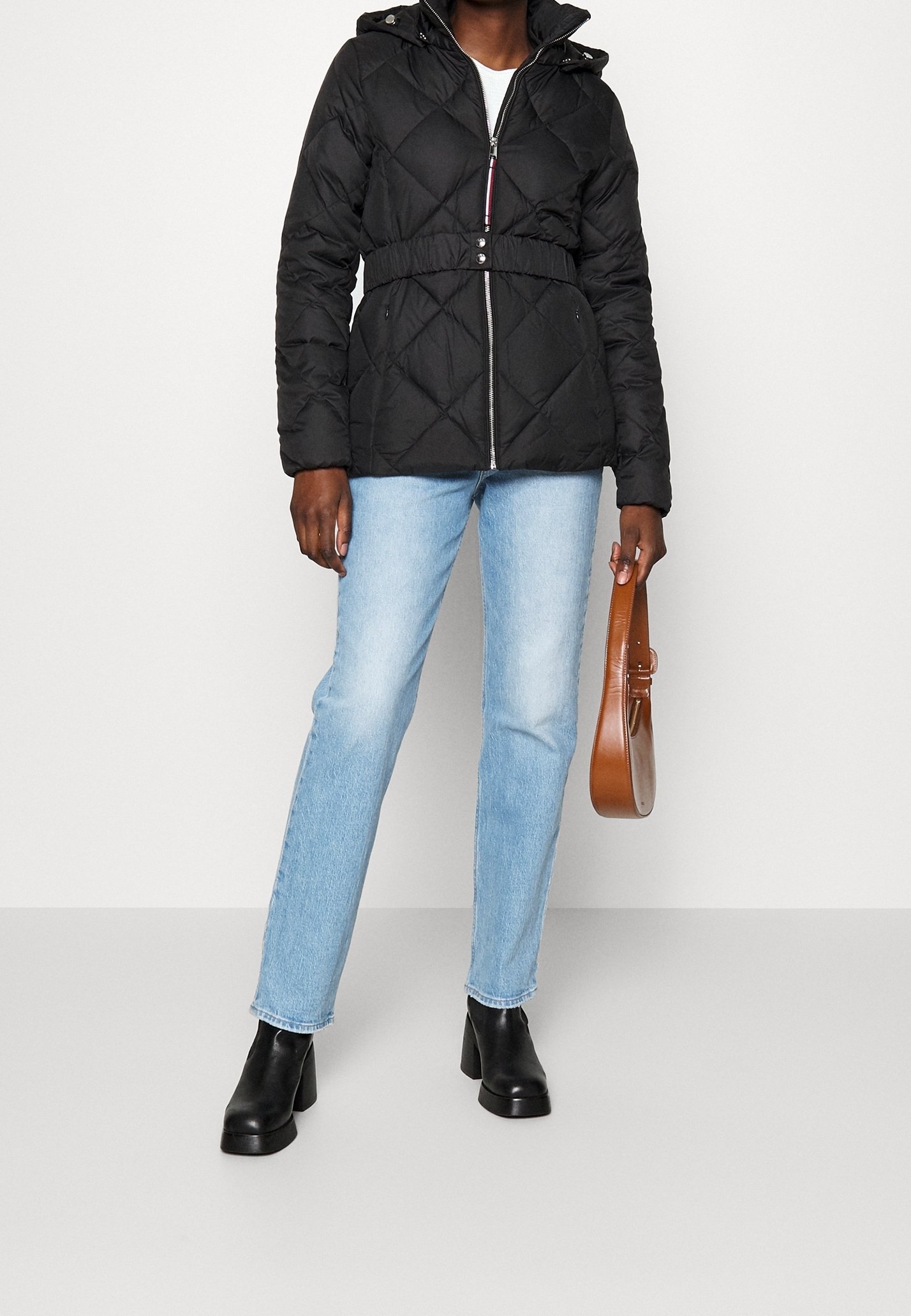 Tommy Hilfiger žieminė striukė – juoda