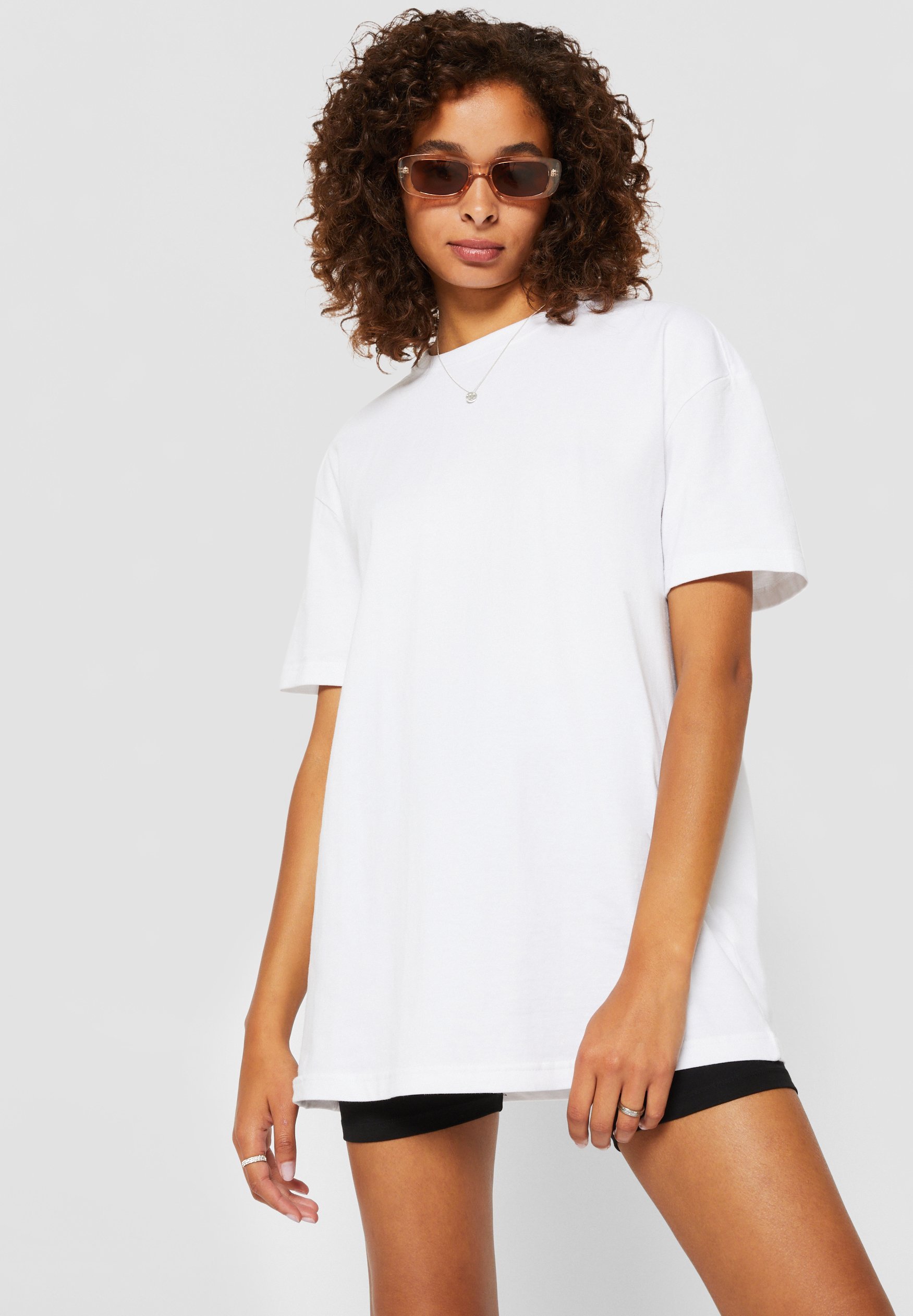 T-shirt basic Urban Classics BOYFRIEND TEE - bianca