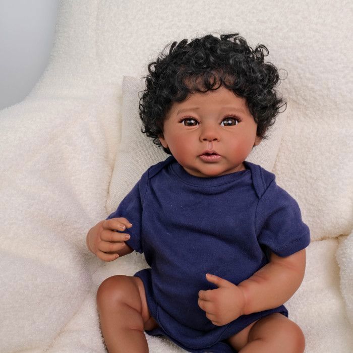 Poupée Reborn - Raven -Peau brune - Cheveux bouclés - 50 cm - Corps souple - Cadeau idéal pour Noël et un anniversaire