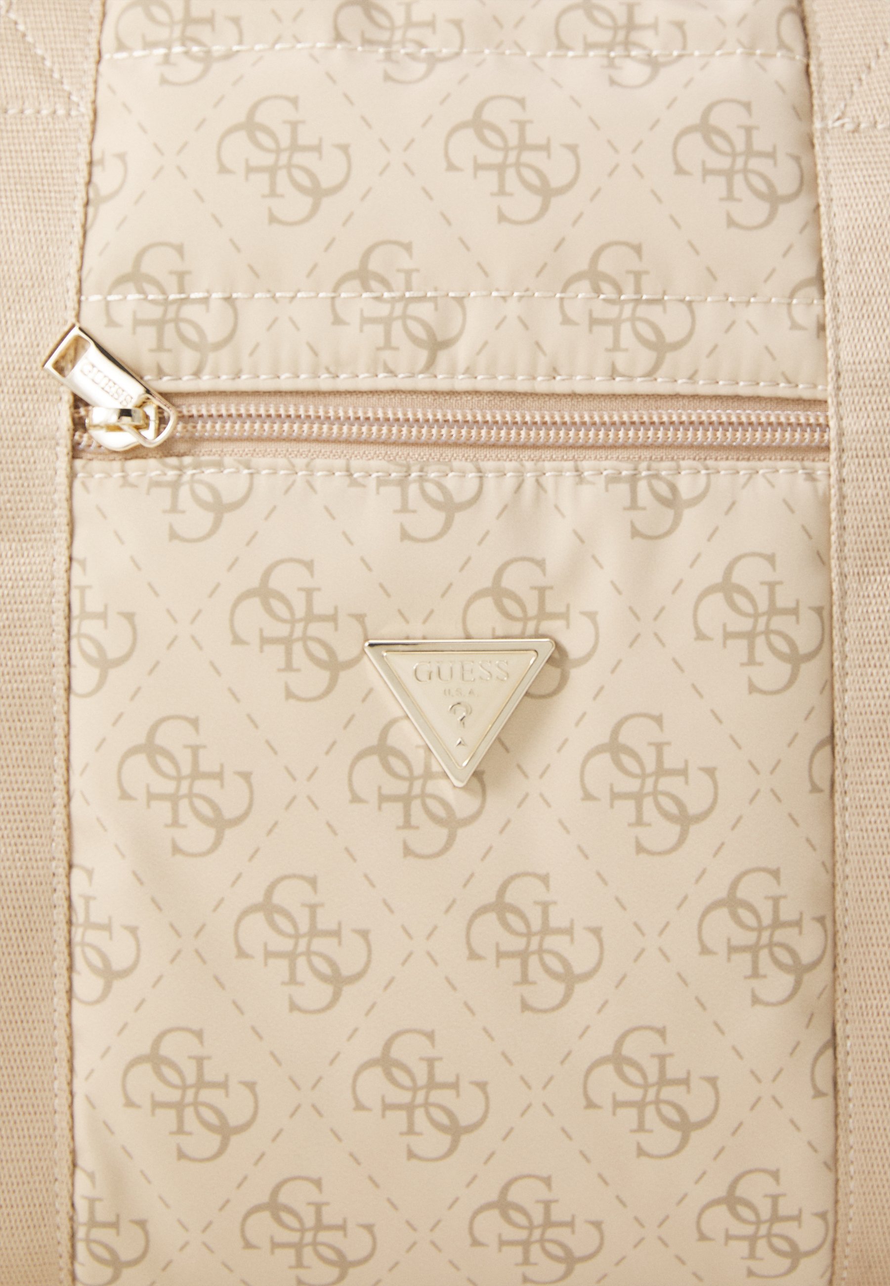 Guess pelenkázótáska unisex pelenkázó alátét szett - vaníliapiros