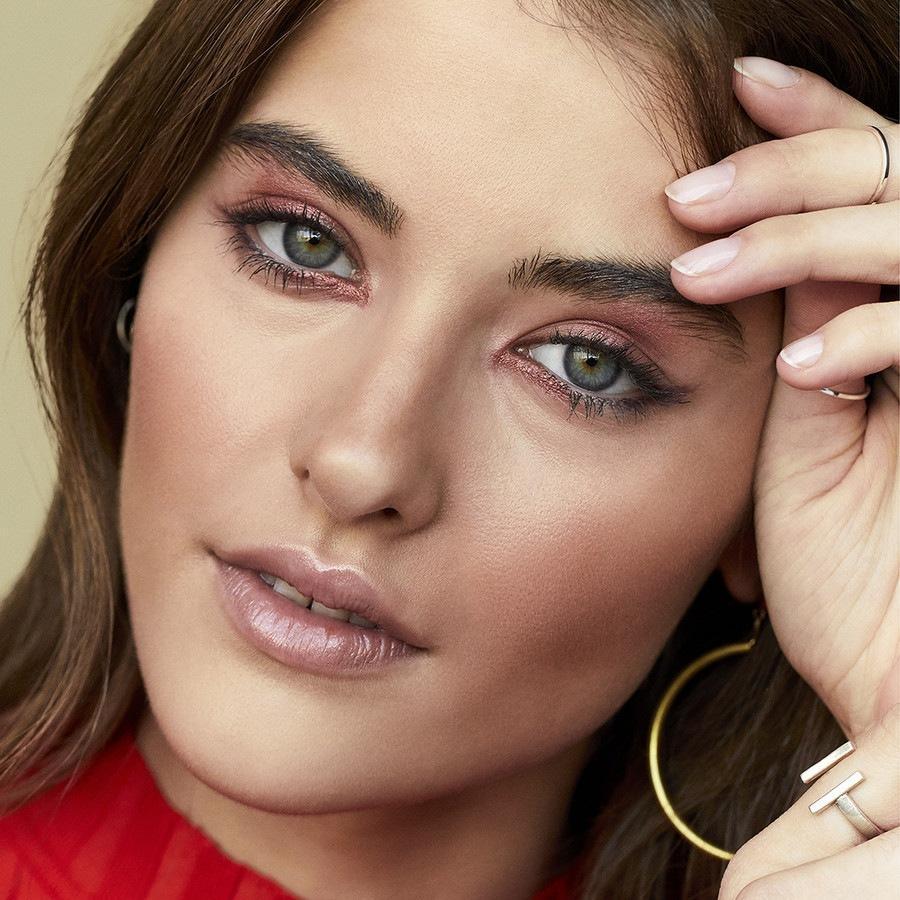 Paleta sjenila za oči elf Cosmetics u praktičnim veličinama porcija – 3,5 g