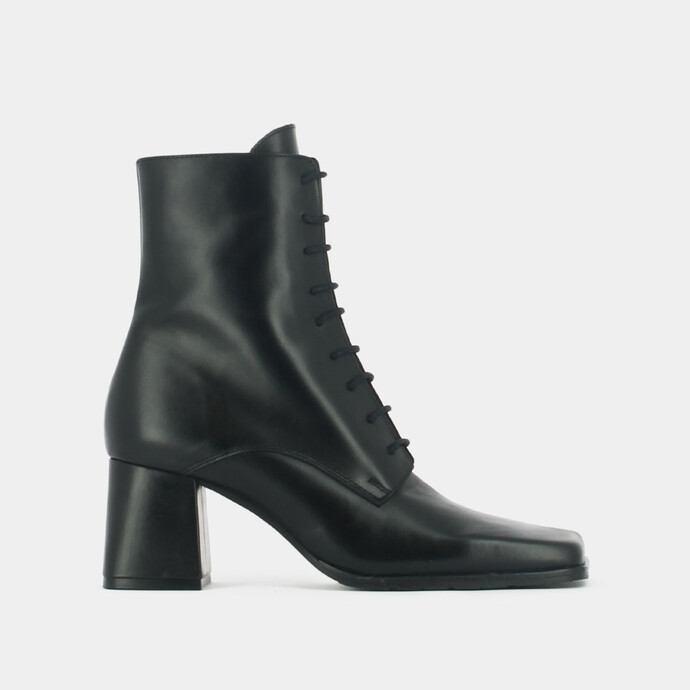 Bottines à bouts carrés et lacets  en cuir noir