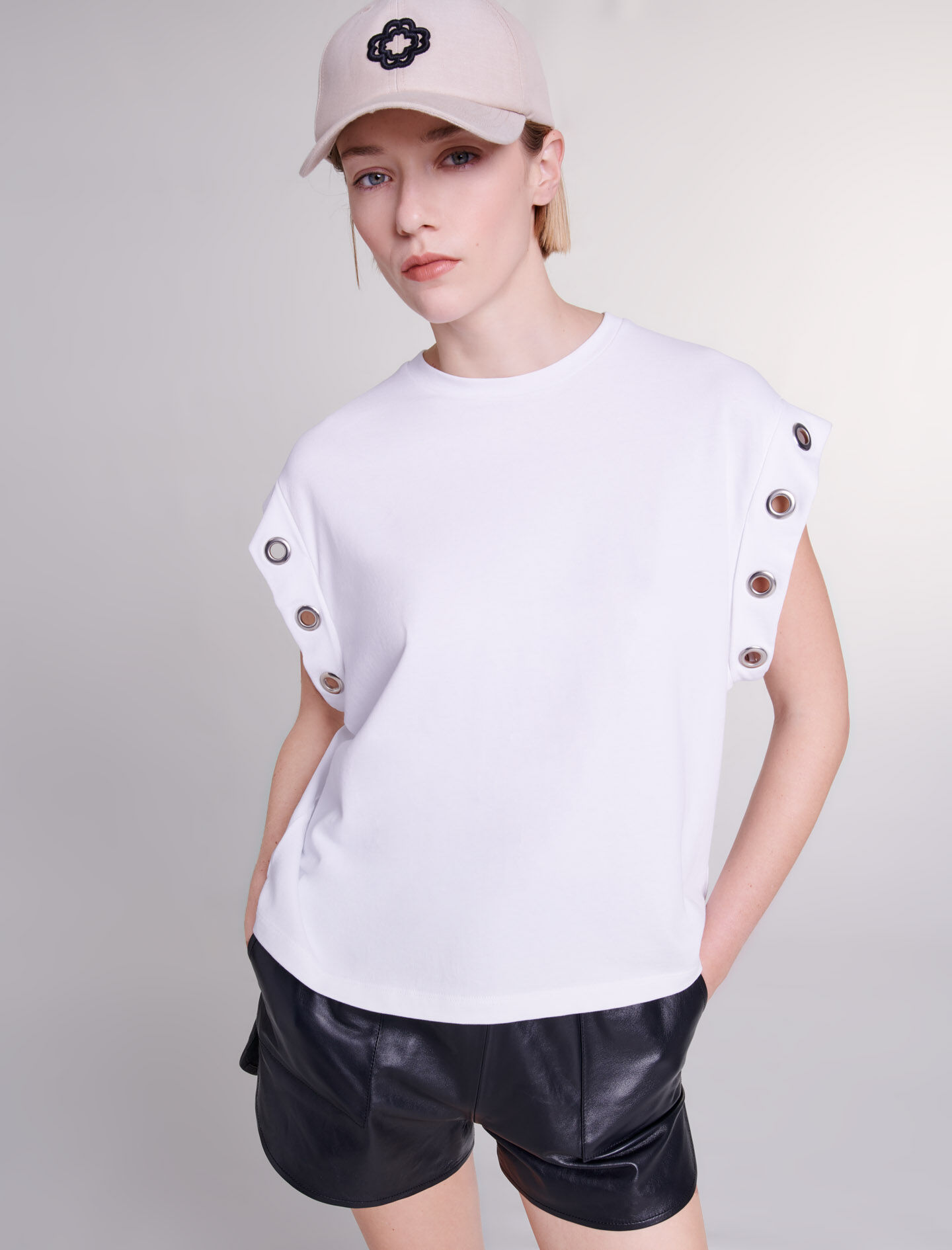 Tricou cu detaliu de ochiuri - Alb