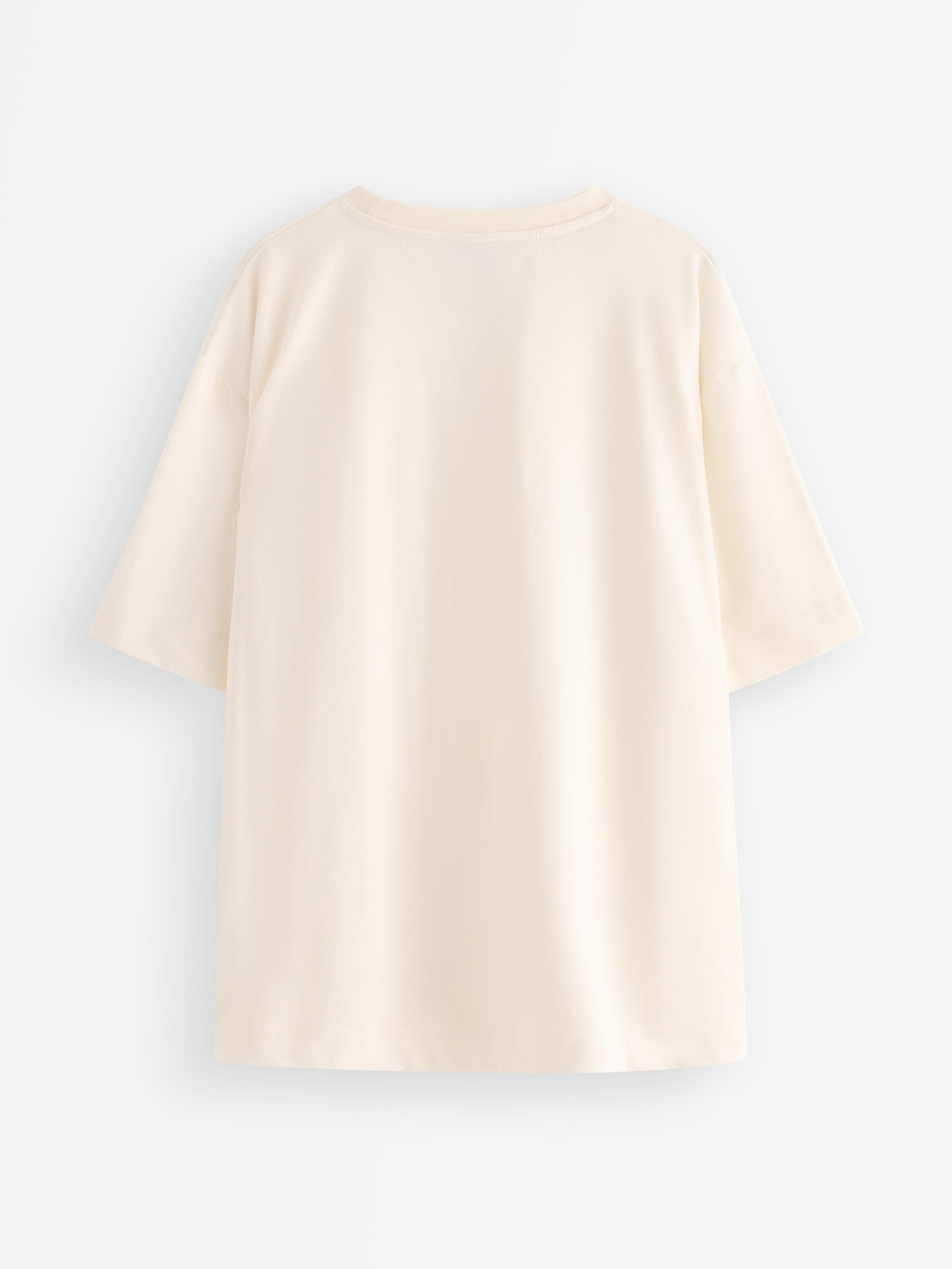Camiseta mediana con estampado de rosetas, color blanco claro.