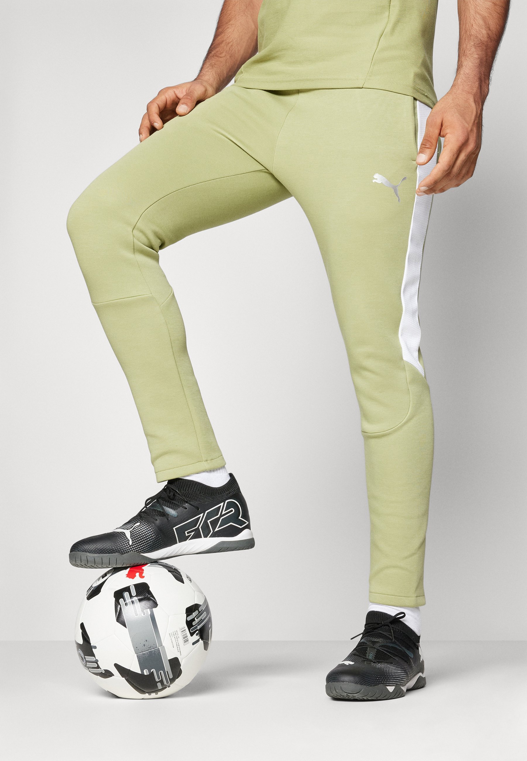 Puma broek - trainingsbroek - rustgevend groen