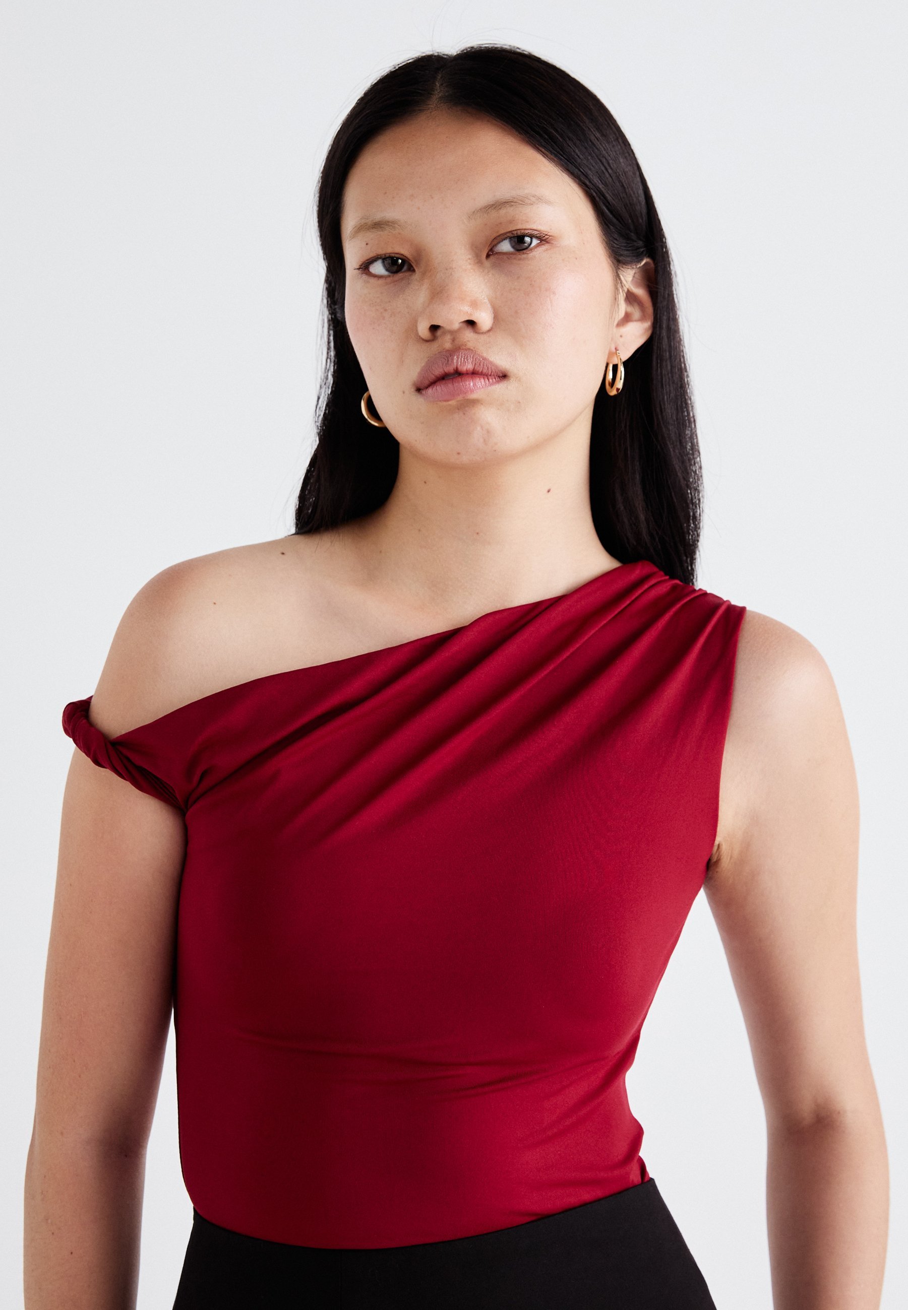 Gina Tricot ASYMMETRIC MICRO - T-shirt basic - rossa
