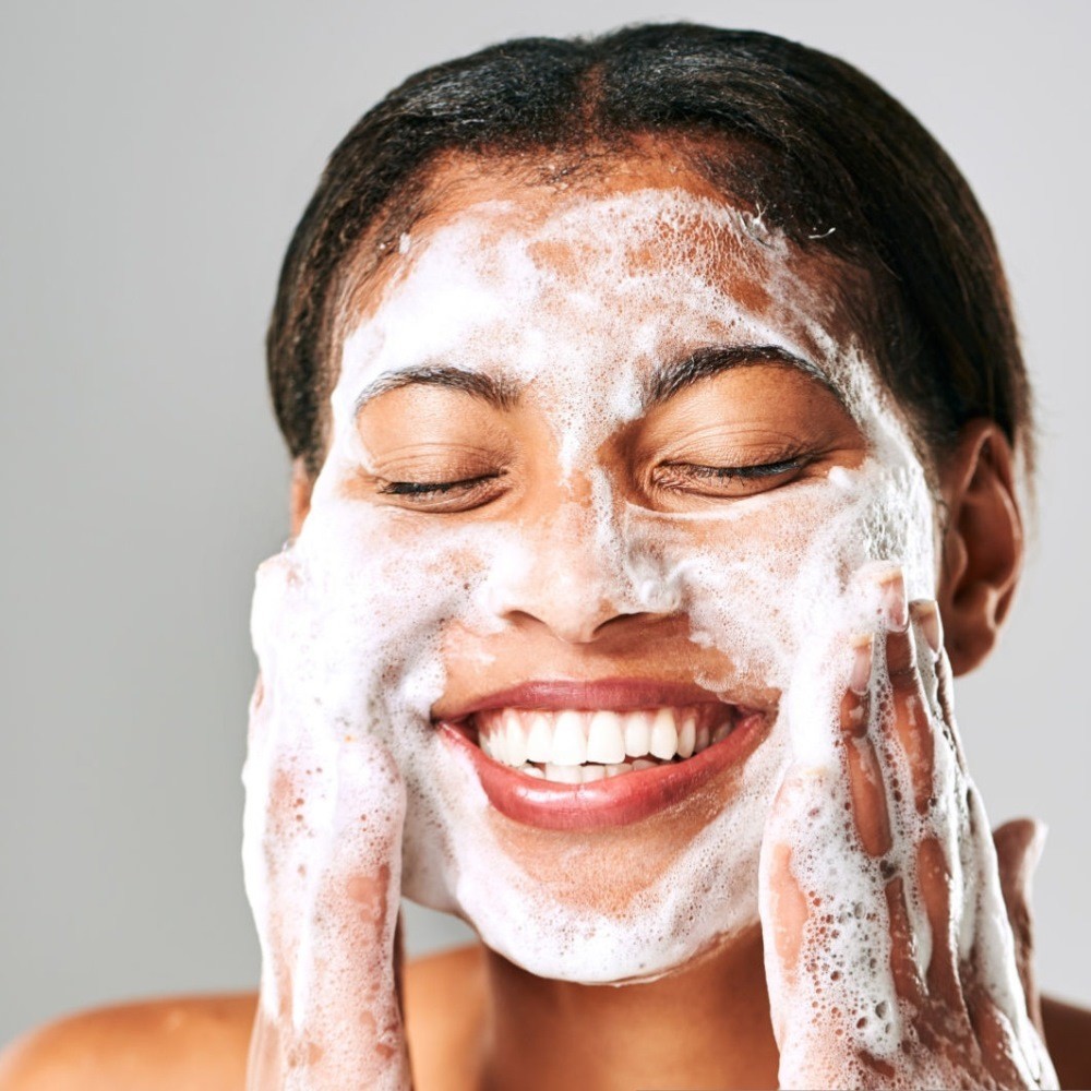 Pure White Cosmetics Purifying Foam Cleanser