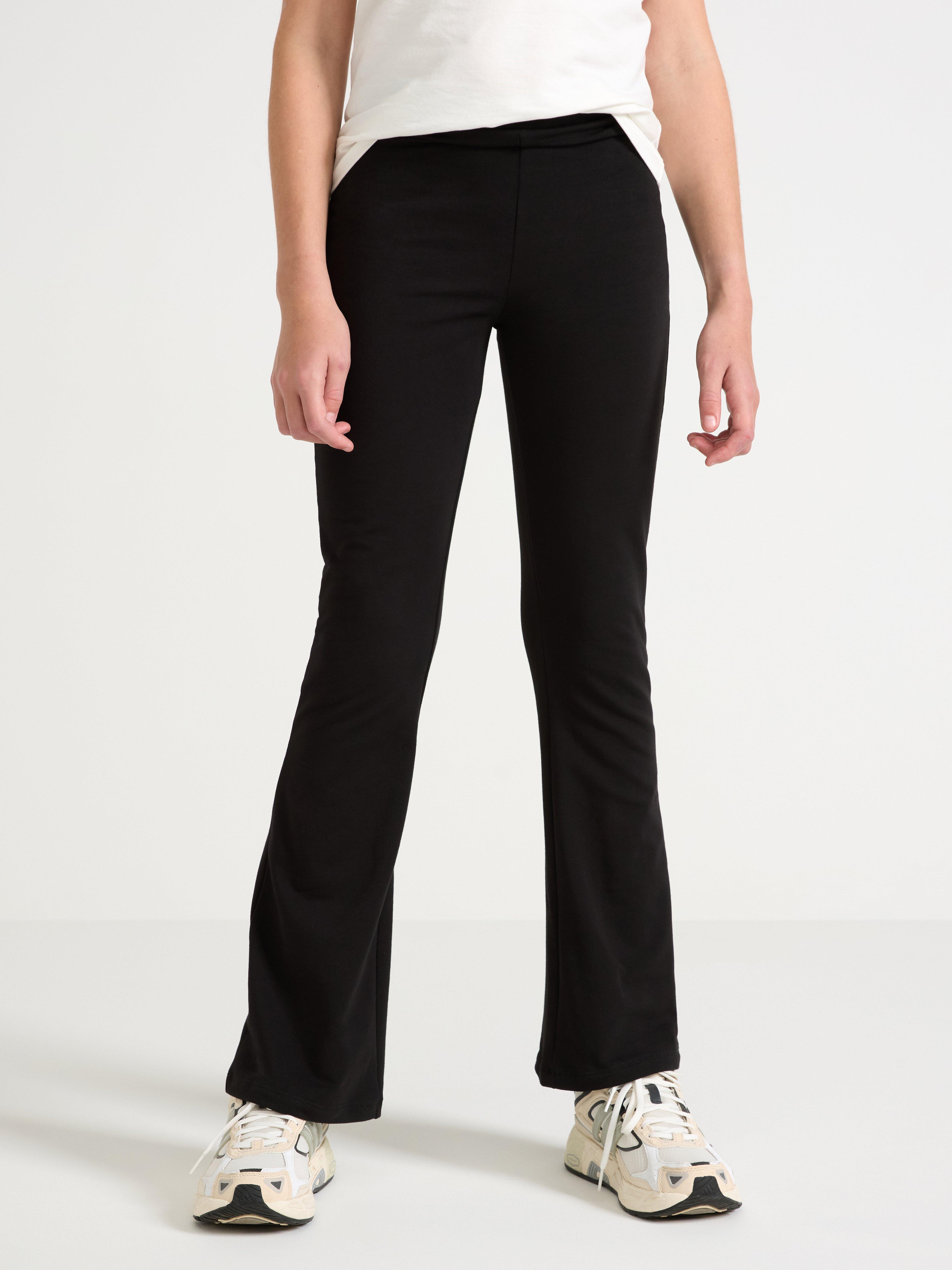 Calça legging flare com interior escovado, preta.