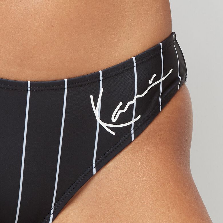 Slip bikini a righe sottili, modello piccolo.