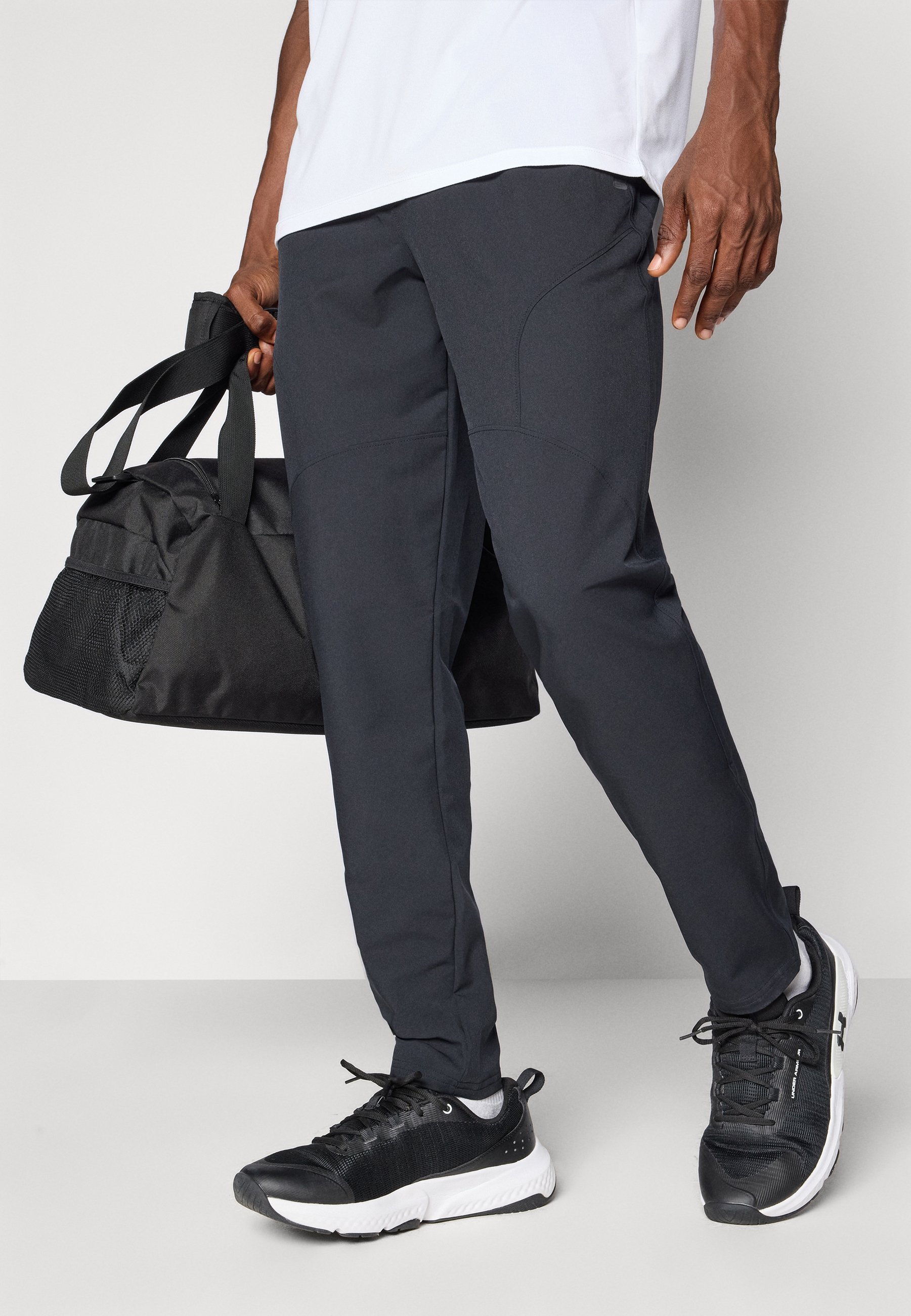Under Armour UNSTOPPABLE TAPERED PANTS - Trainingsbroek - zwart