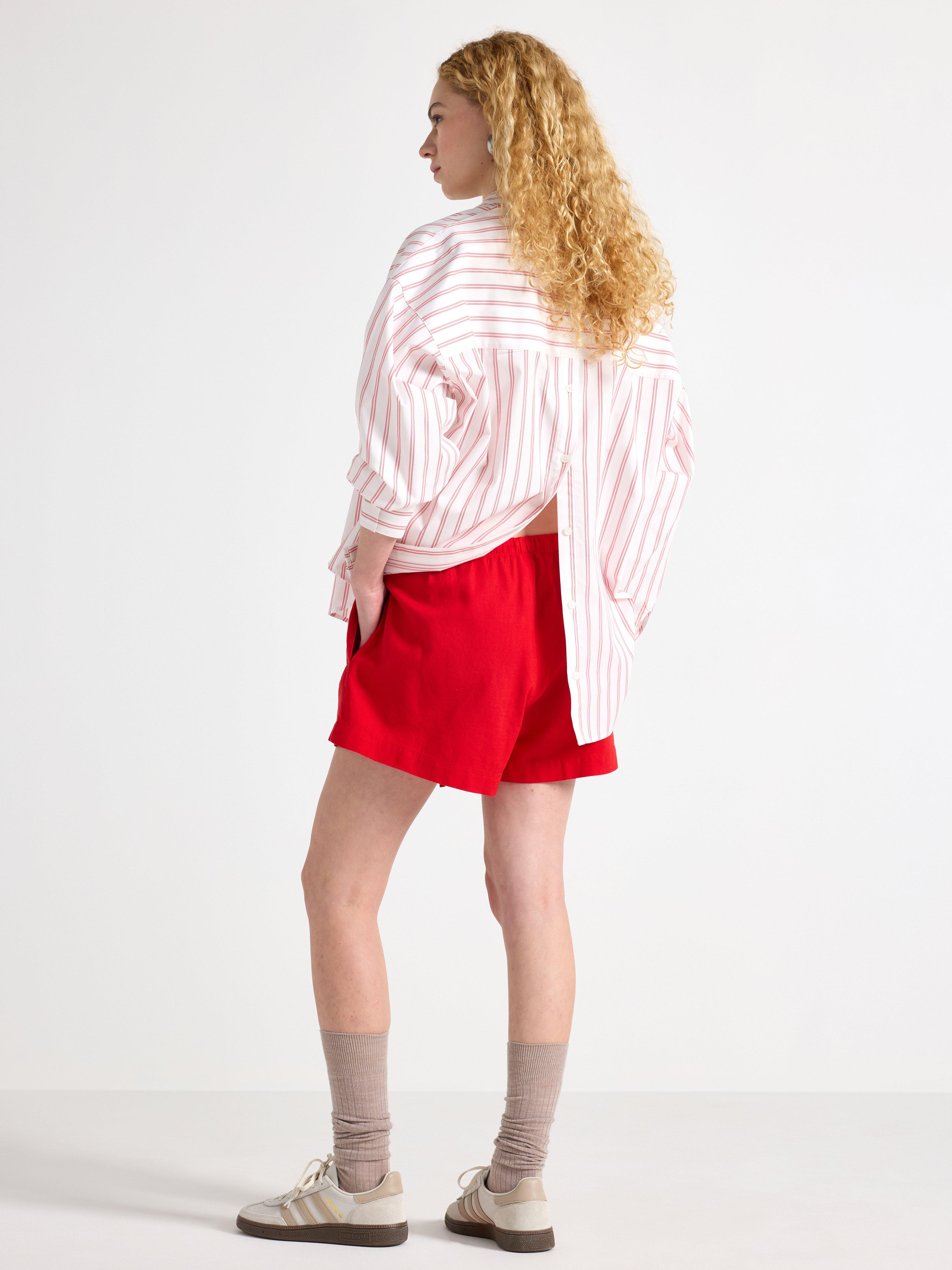Shorts em linho vermelho escuro