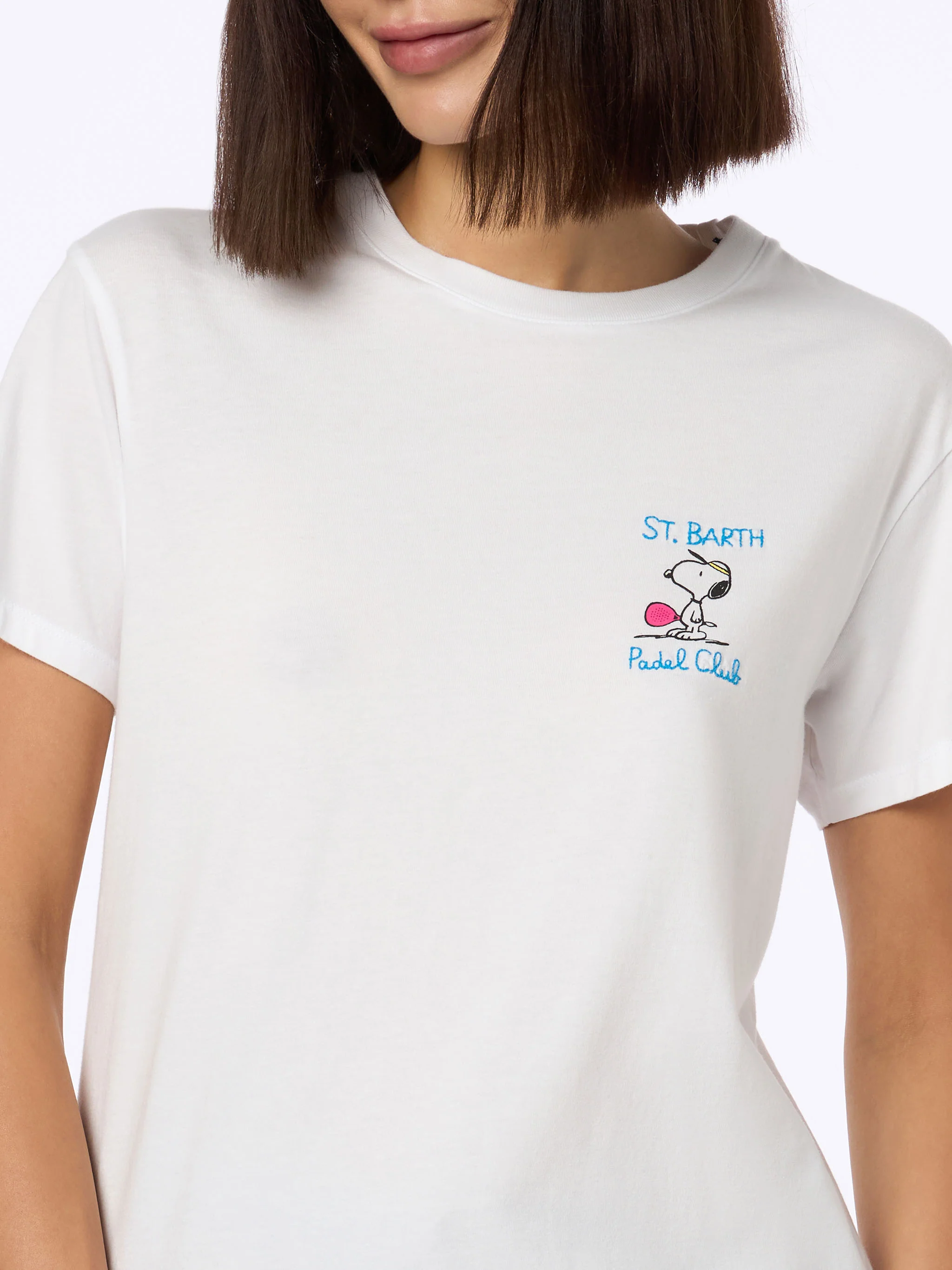 Emilie dames T-shirt met ronde hals, roze katoenen jersey en borduurwerk.