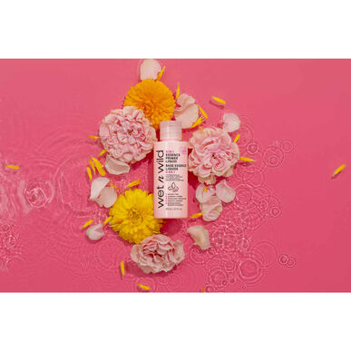 Wet n Wild 5-v-1 Essence tekoči primer za obraz 65 ml