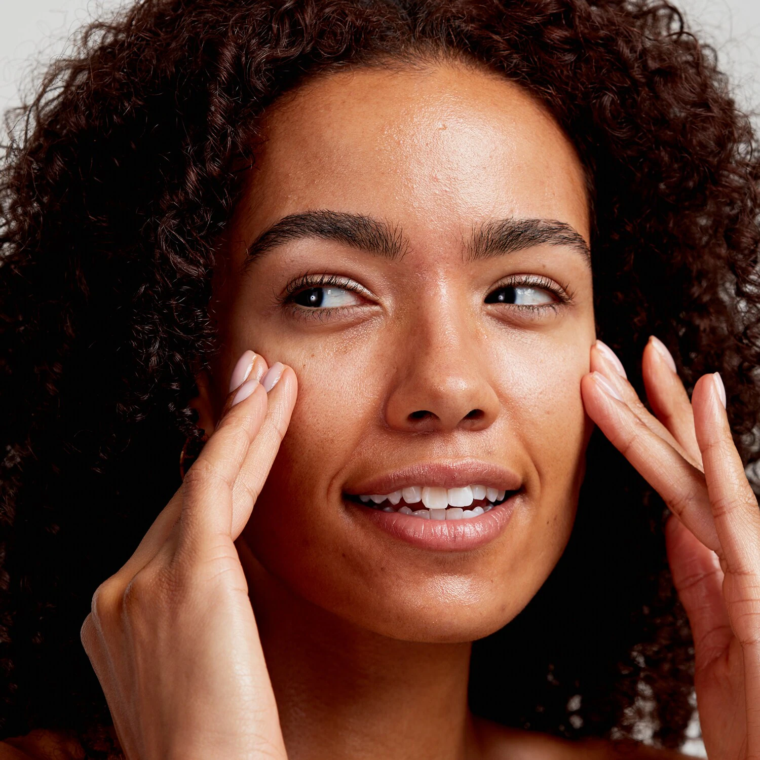 Bioregenerare cu măceșe - Ulei facial universal cu măceșe
