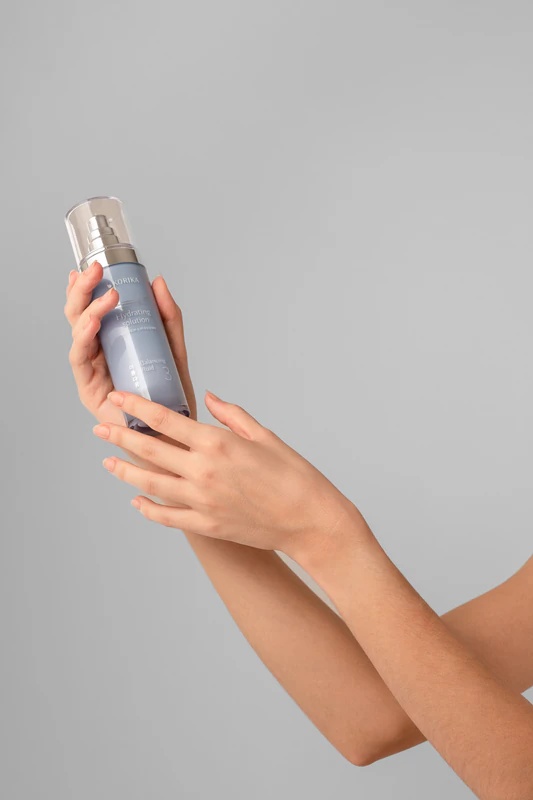 KORIKA HI-TECH LIPOSOME Mitrinošs šķīdums Līdzsvarojoša, viegla mitrinoša emulsija