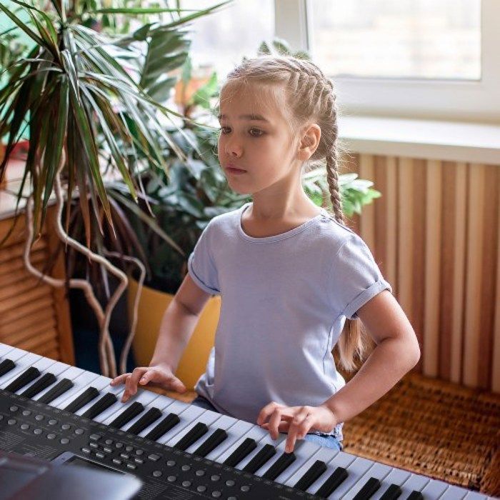 PIANO - ALIGHTUP - Teclado de 61 teclas con soporte en Z + banqueta, pantalla LED, 3 modos de enseñanza para principiantes