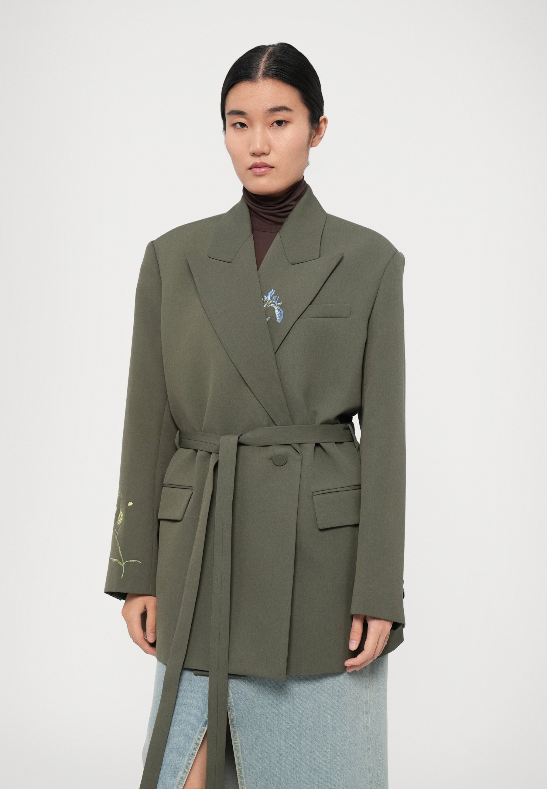 VÝŠIVKA NA STOJAN Rodebjer - Blazer - tmavý mach