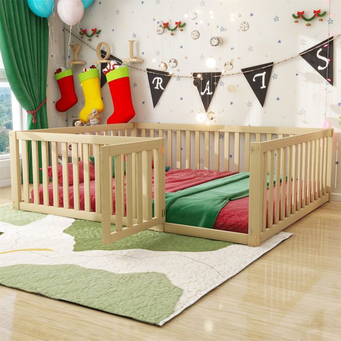 Cama infantil de 140x200cm, cama baja con barandilla y puerta de seguridad, cama Montessori para niñas y niños, madera natural, para decoración navideña.