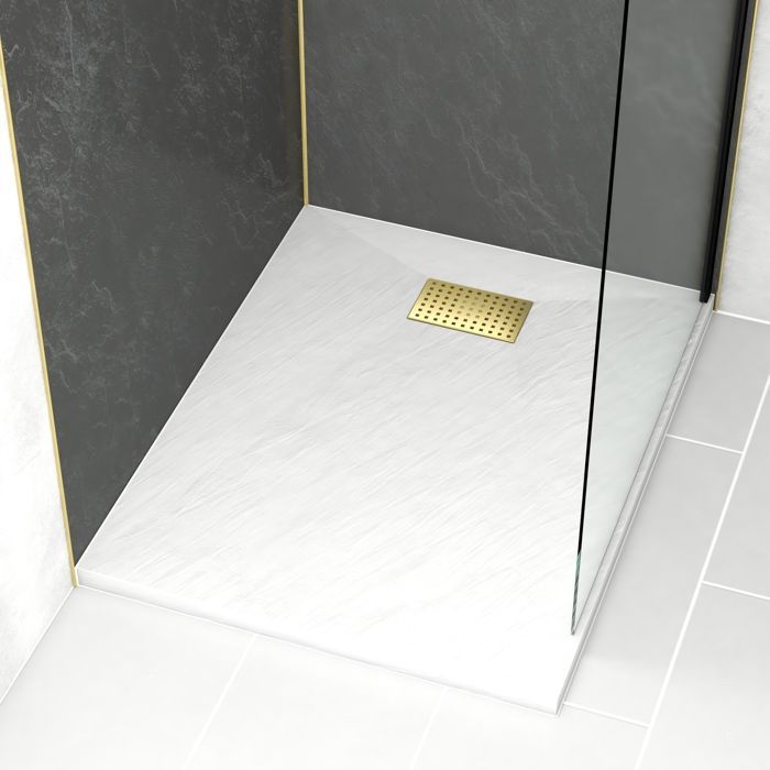 Plato de ducha con efecto piedra blanca de 80x100 cm y rejilla decorativa perforada en oro cepillado.