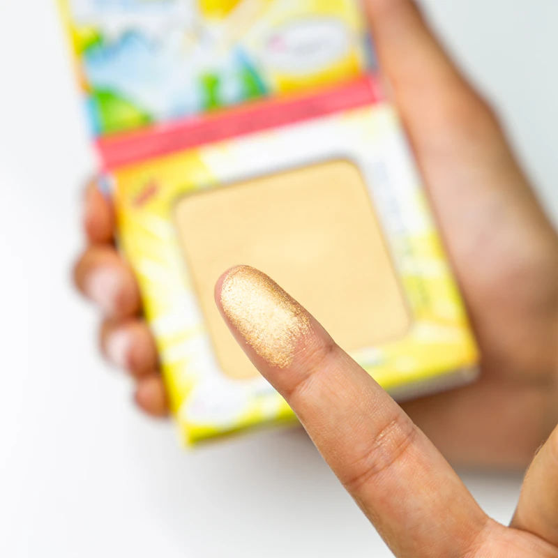 Rozjasňovač, očné tiene a zvýrazňovač lícnych kostí theBalm Let's Bolt