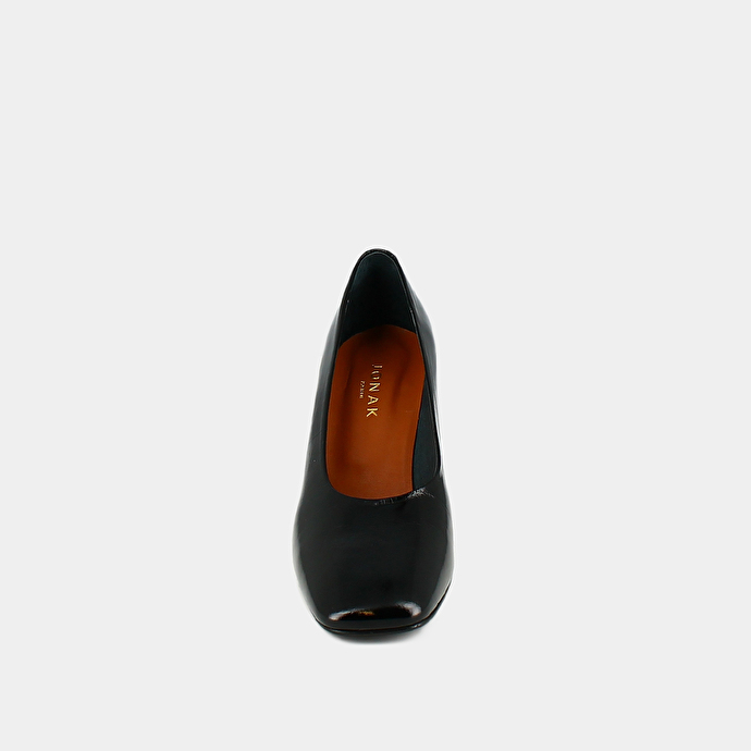 Escarpins à talons et bouts carrés  en cuir brillant noir
