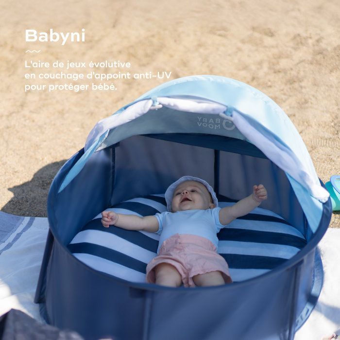 Box e lettino da viaggio 2 in 1 Babyni di BABYMOOV, fantasia a righe marinare, protezione UV SPF 50+, zanzariera e cappottina incluse, sistema pop-up.