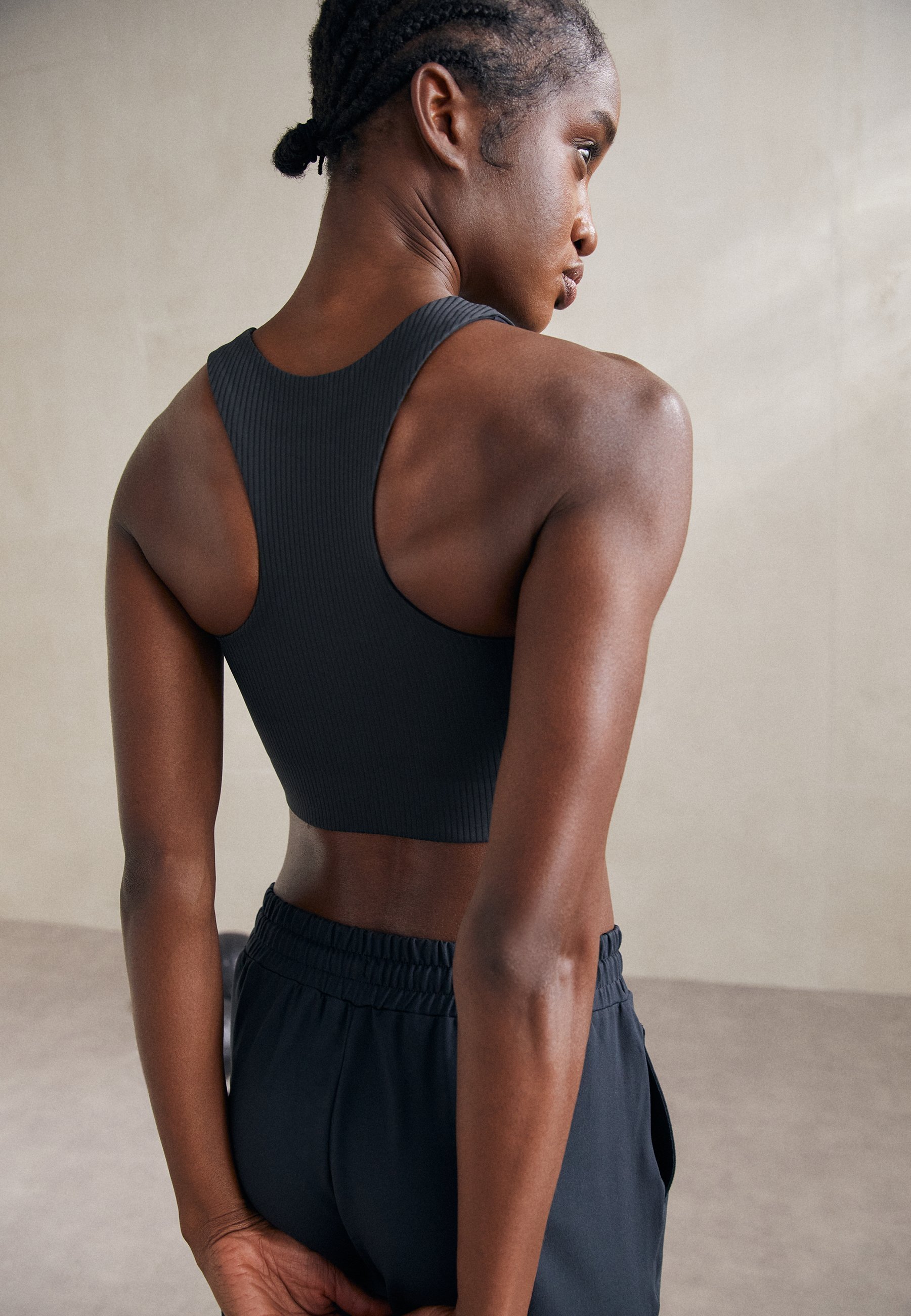 Soutien-gorge de sport Girlfriend Collective RIB DYLAN - Maintien moyen - Noir