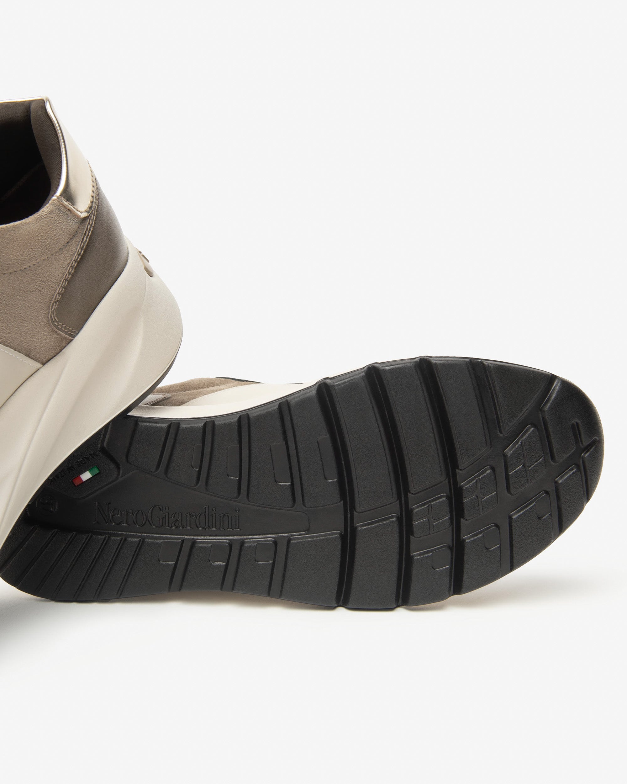  Damen-Sneaker aus Wildleder, Leder und technischen Materialien