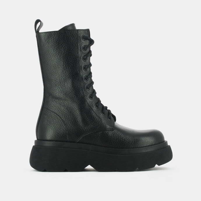 Boots à plateformes et semelles crantées  en cuir grainé noir