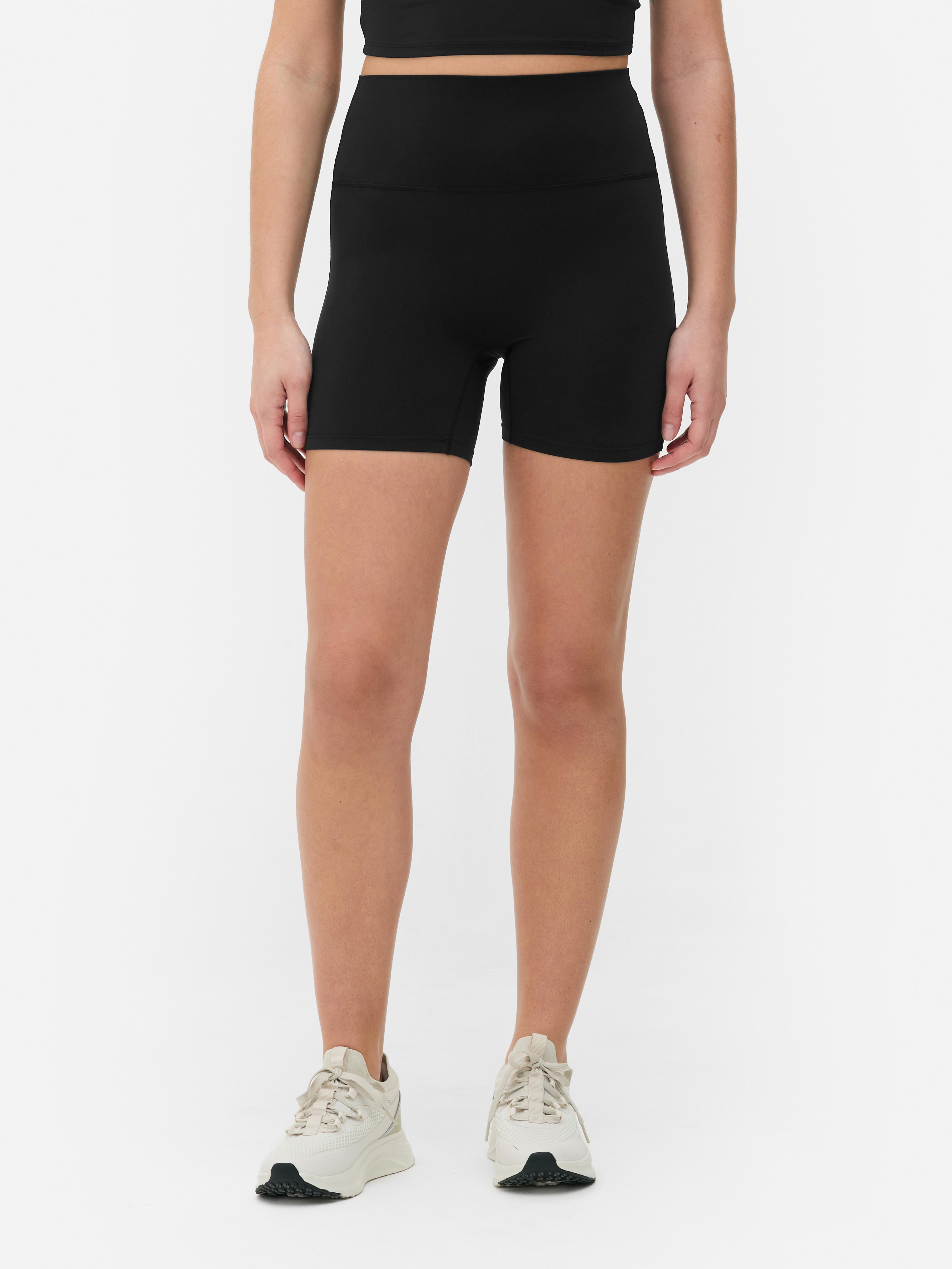 Pantaloni scurți sport ultra-moi Acești pantaloni scurți ultra-moi sunt ideali de purtat în timpul antrenamentelor