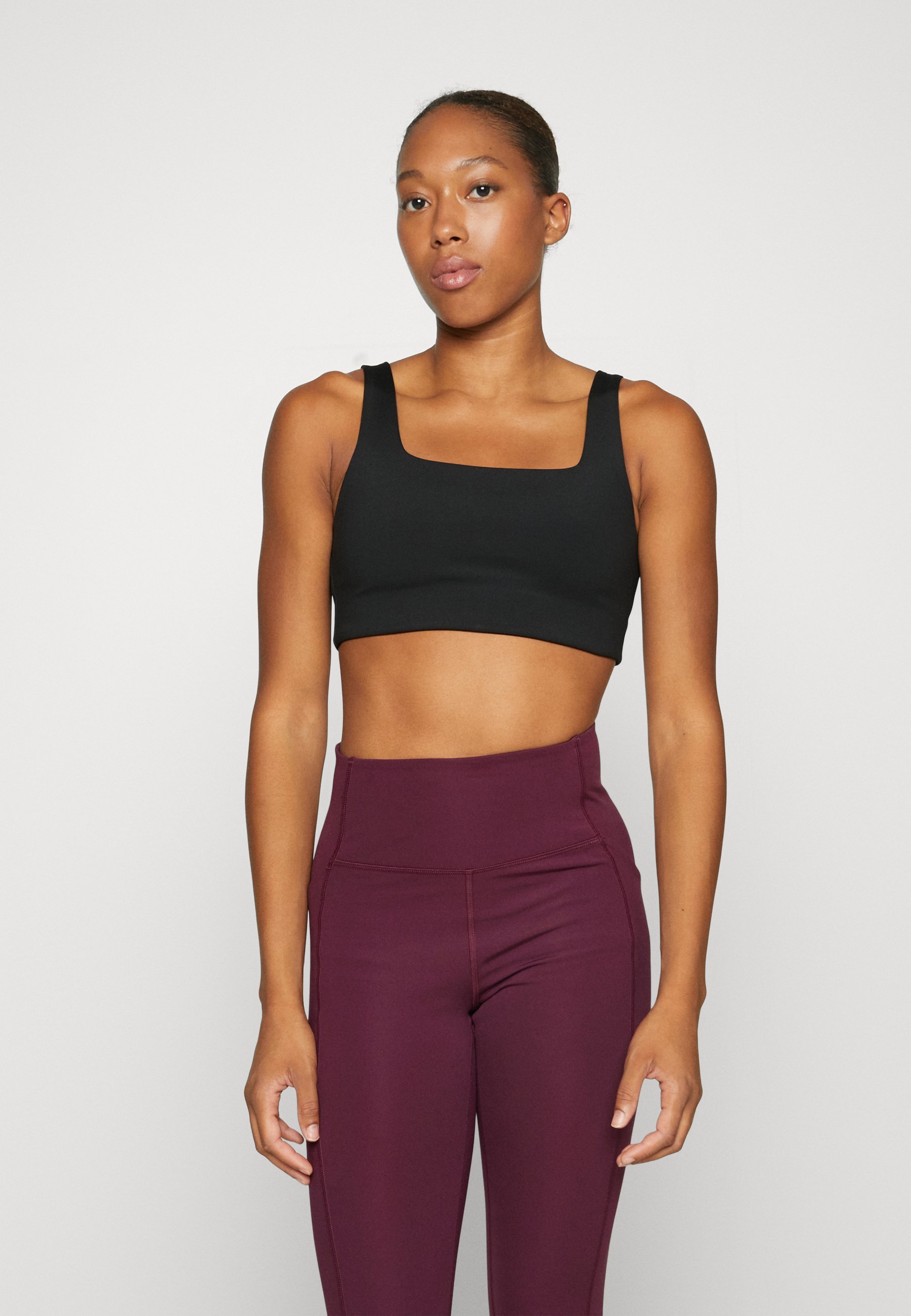 Soutien-gorge de sport Girlfriend Collective TOMMY SQUARE NECK - Maintien moyen - Noir