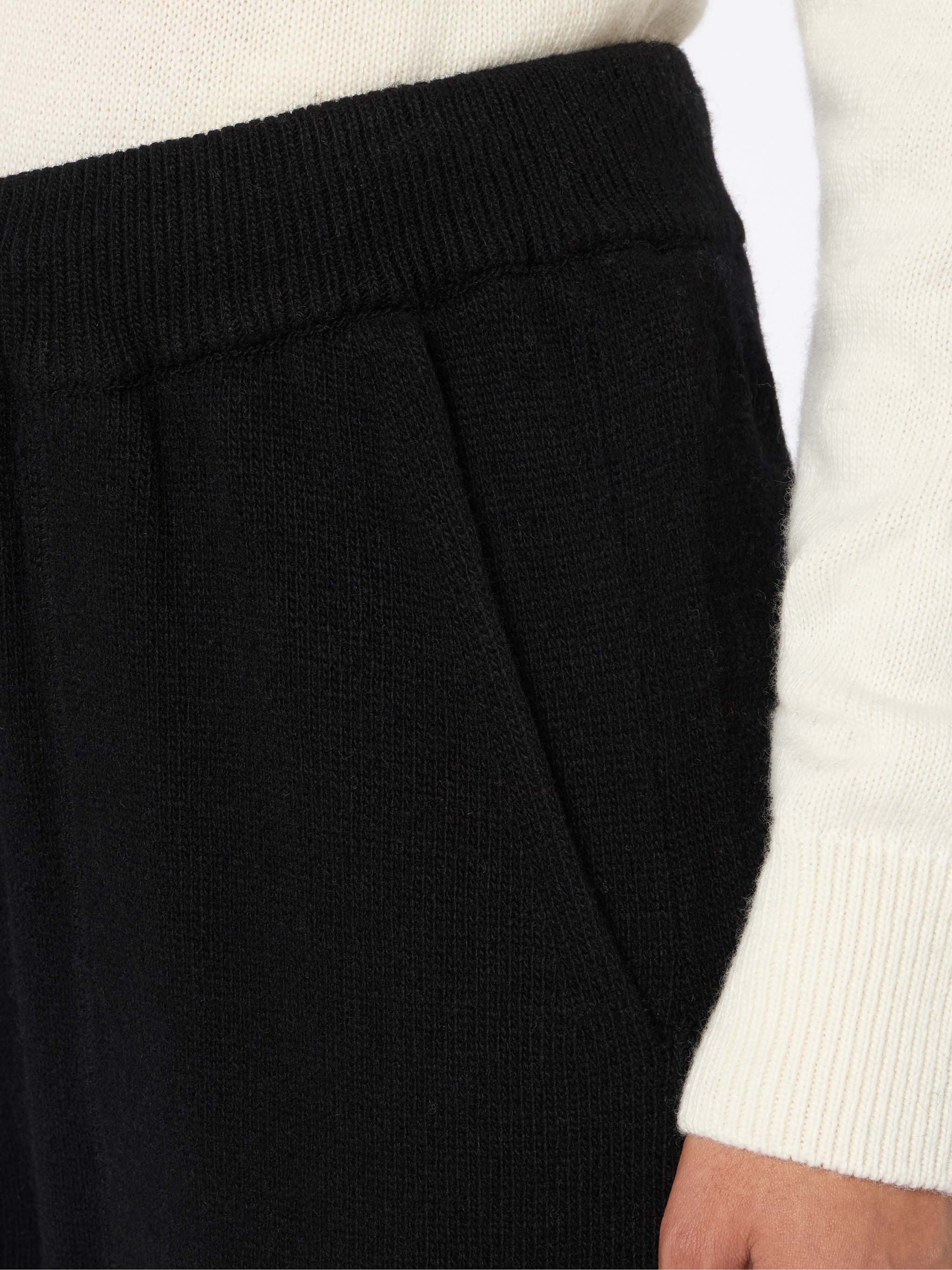 Pantalones deportivos de punto negros para mujer