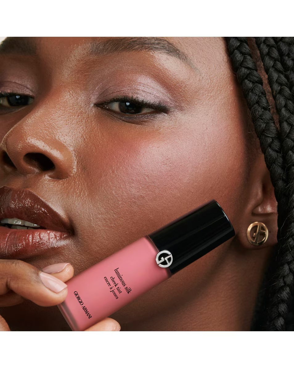 ARMANI BEAUTY Luminous Silk Cheek Tint Fard de obraz lichid, textură mătăsoasă și netedă
