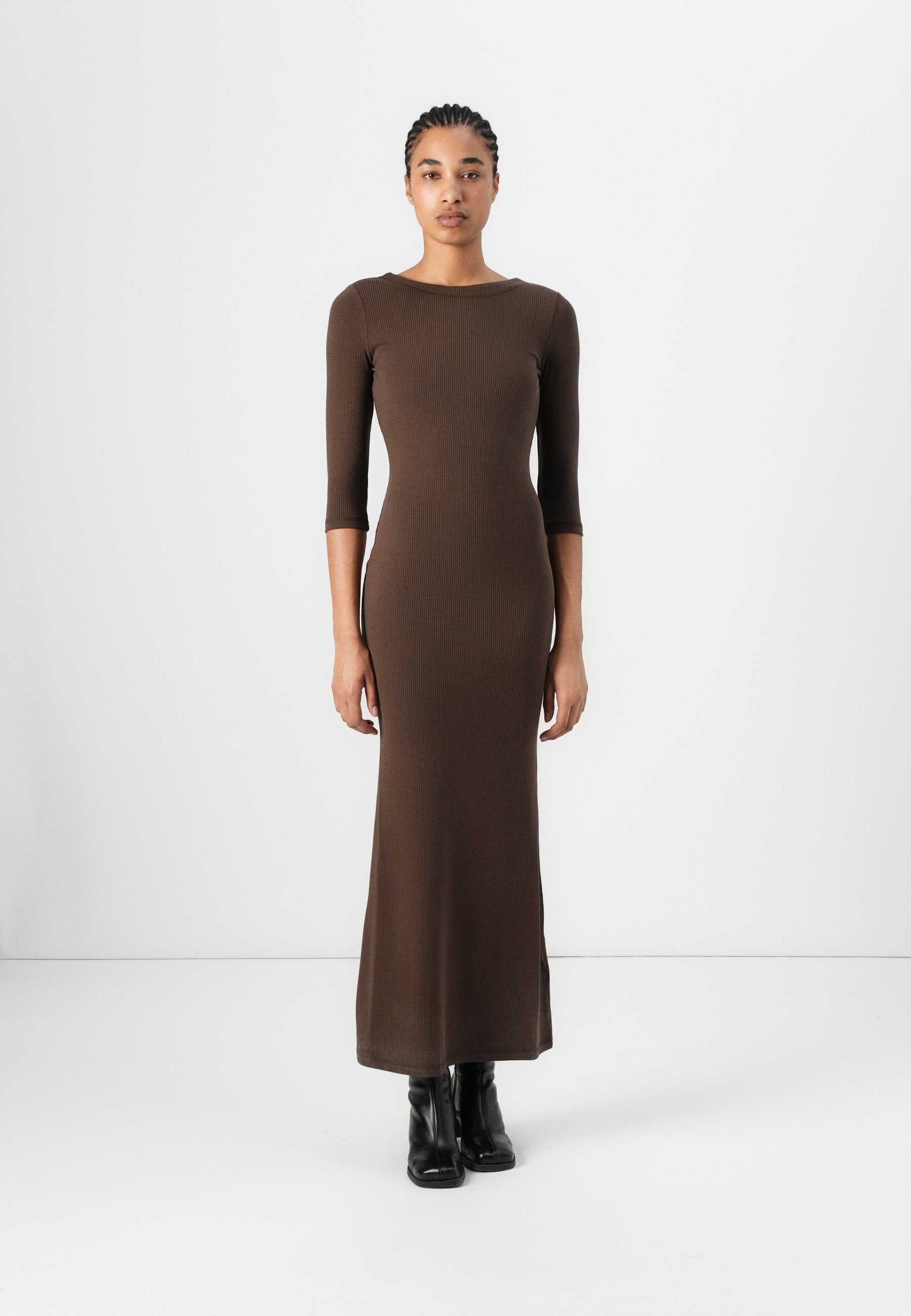 Abito lungo Guess LENA - Abito in jersey - marrone espresso