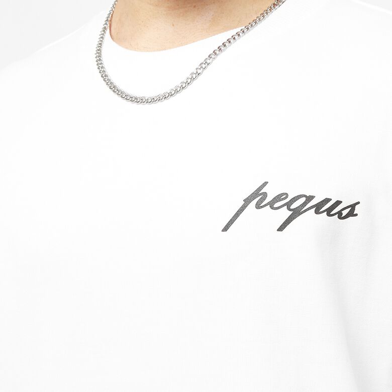 T-shirt med logotyp på bröstet