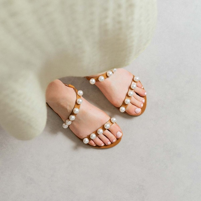 Sandales à perles  en cuir camel